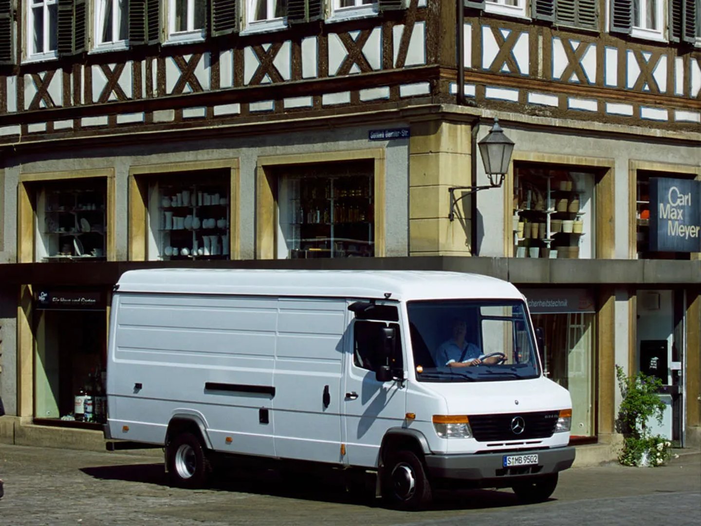 Mercedes_Vario_1_generation__Van_Long__2.jpg