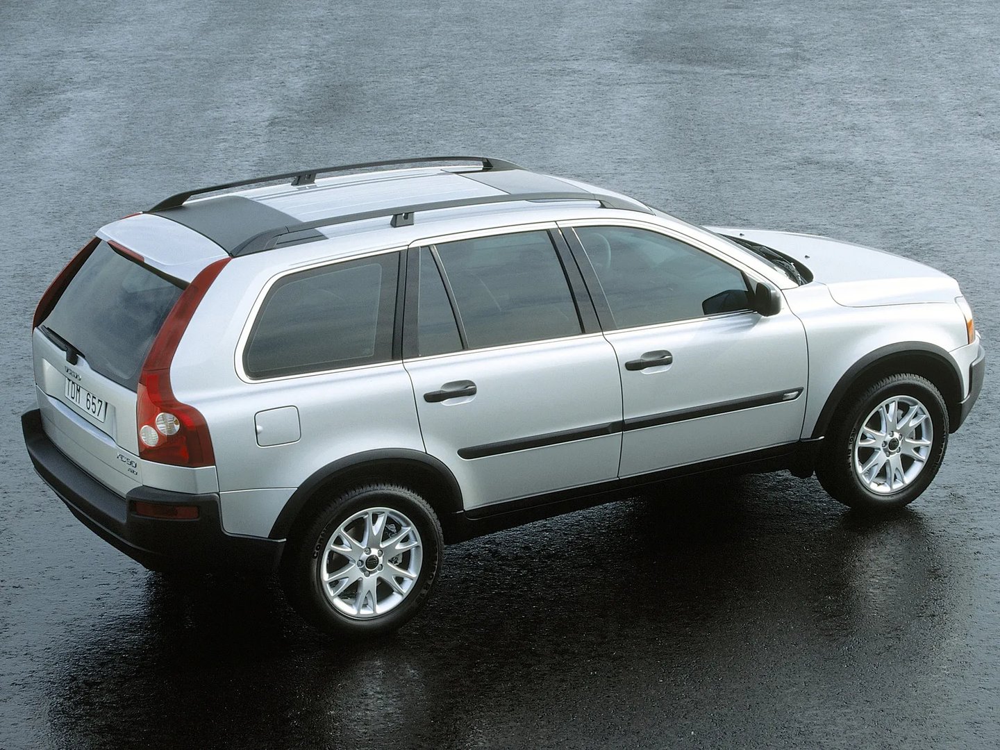 Volvo_XC90_1_generation__SUV_5-doors__10.jpg