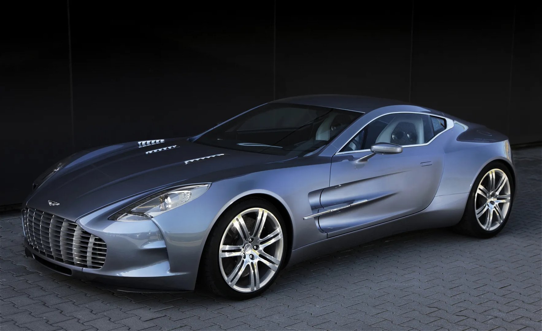 Aston Martin_One-77_1_generation__Coupe__1.jpg