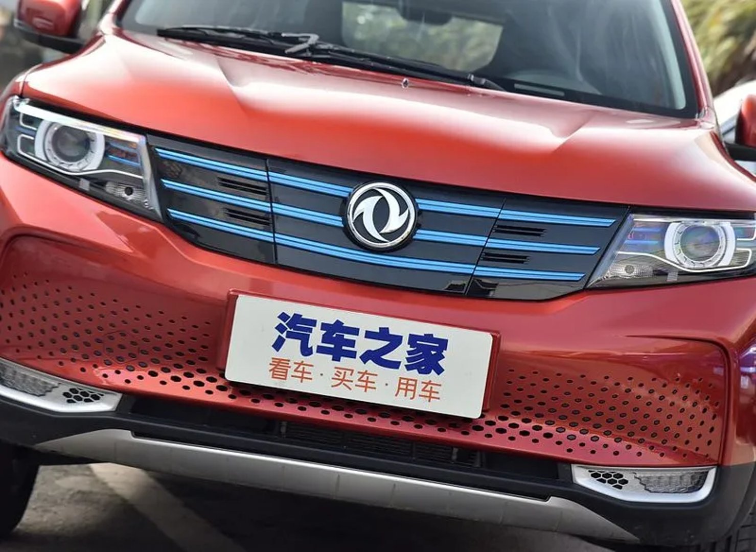 DongFeng_E1_1_generation__SUV_5-doors__8.jpg