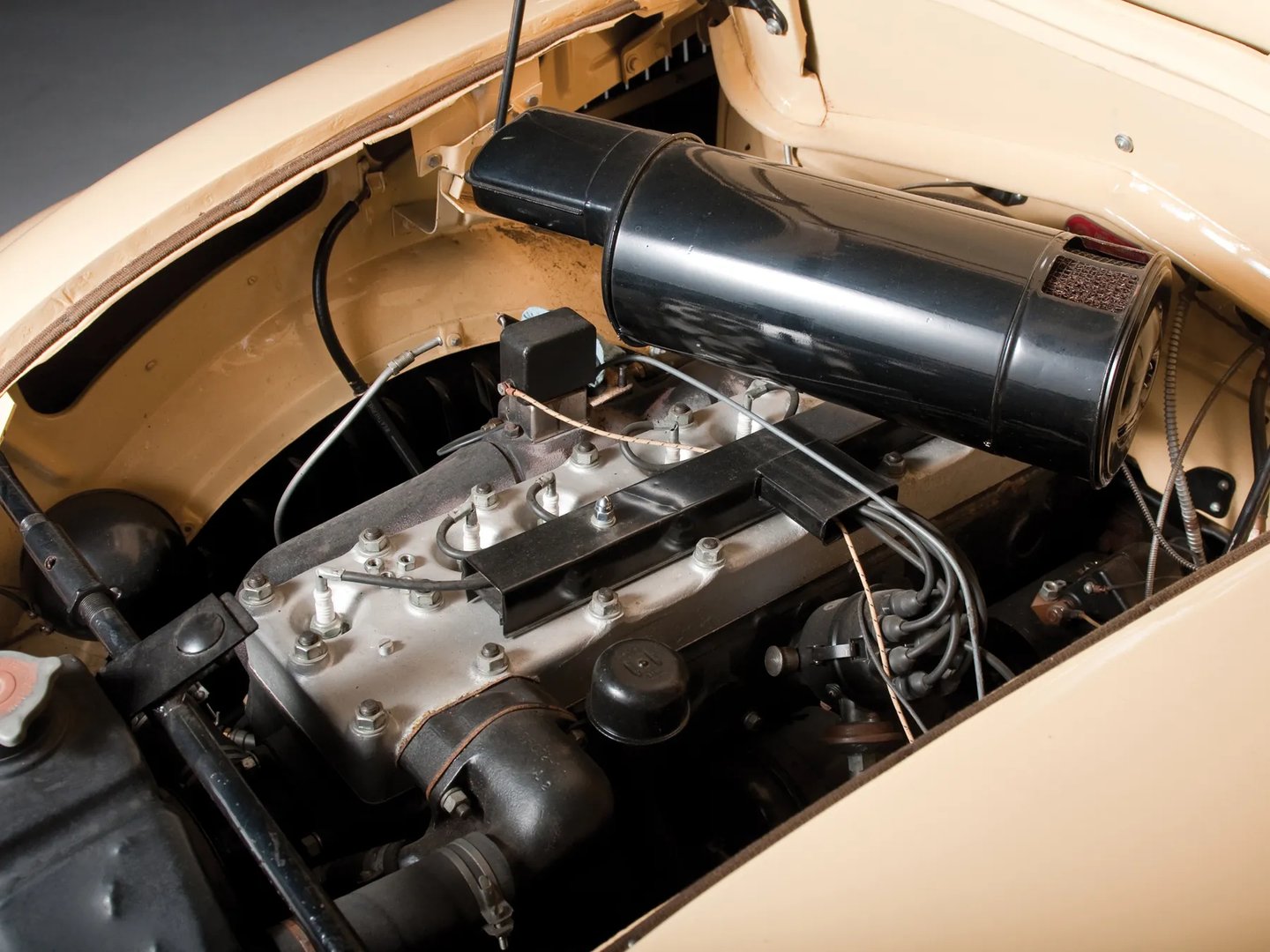 Chrysler_Imperial_3_generation__Coupe__6.jpg