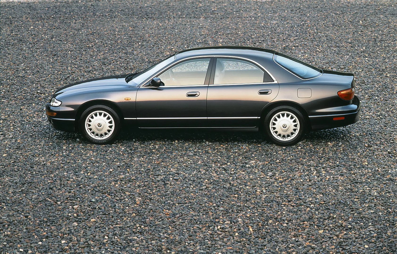 Mazda_Eunos_800_1_generation__Sedan__5.jpg