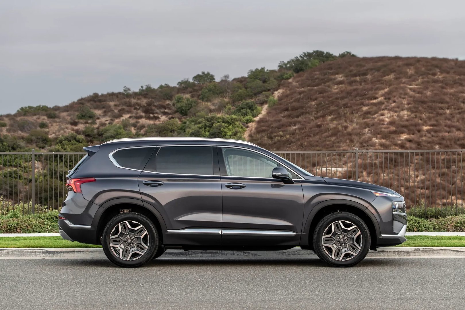 Hyundai_Santa_Fe_4_generation_restyling__SUV_5-doors__13.jpg