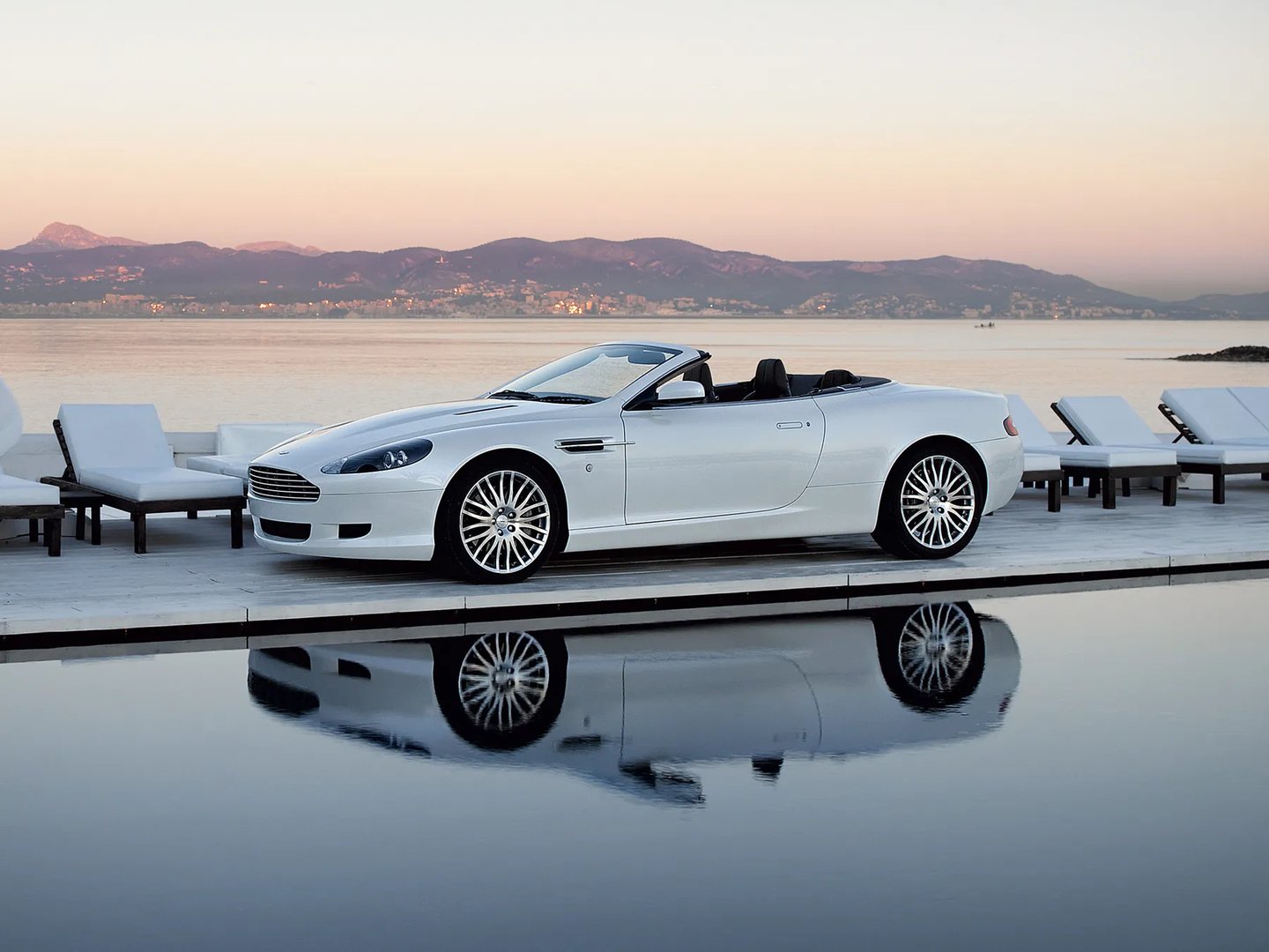 Aston Martin_DB9_1_generation_restyling__Cabrio__7.jpg