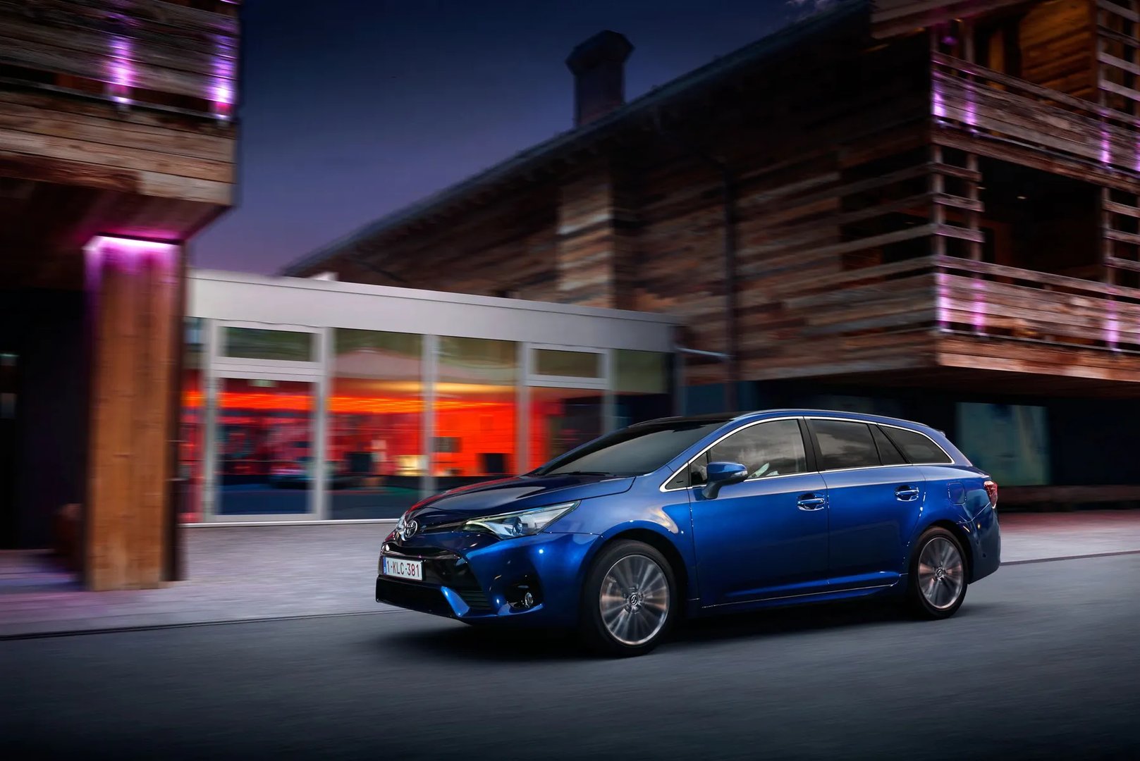Toyota_Avensis_3_generation_restyling_2__Estate_5-door__4.jpg