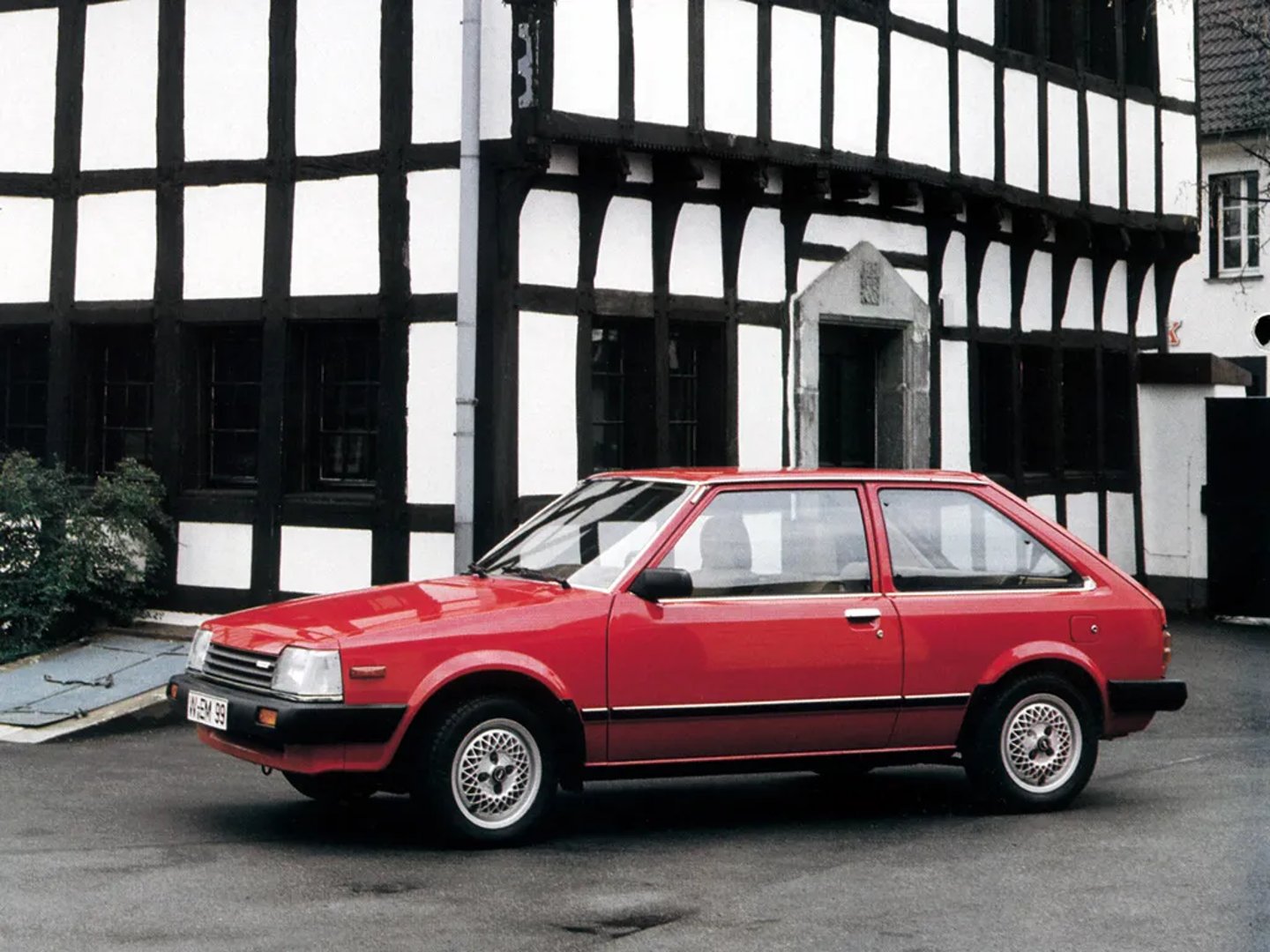 Mazda_323_Lantis_2_generation__Hatchback_3-door__3.jpg