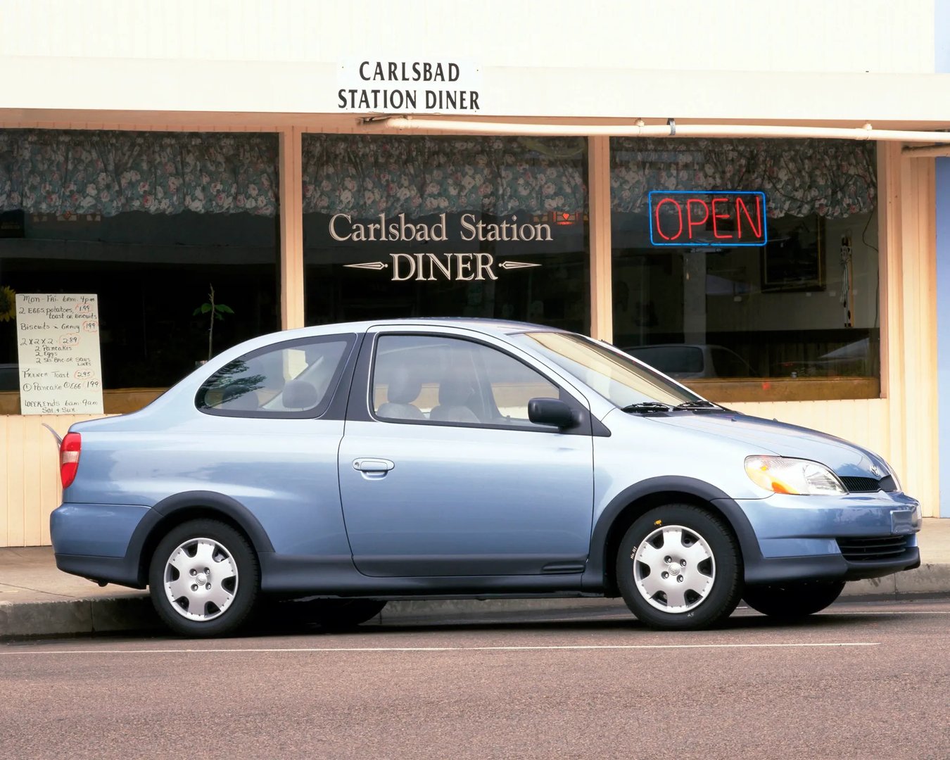 Toyota_Echo_1_generation__Coupe__1.jpg