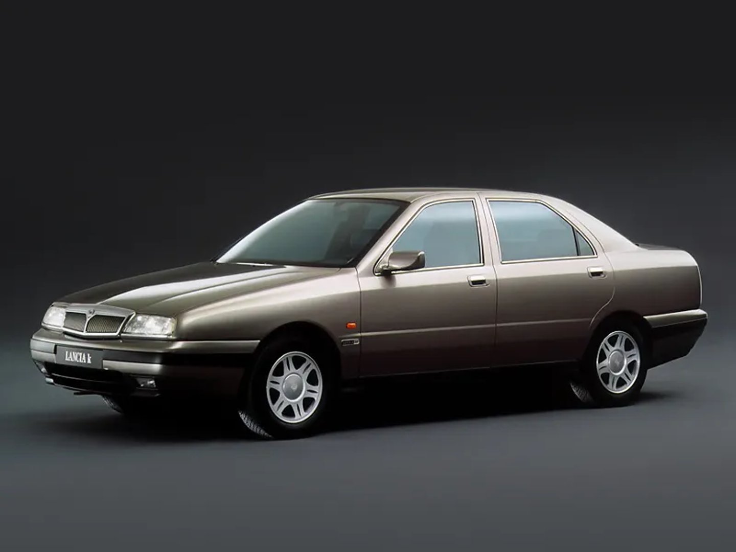 Lancia_Kappa_1_generation__Sedan__7.jpg