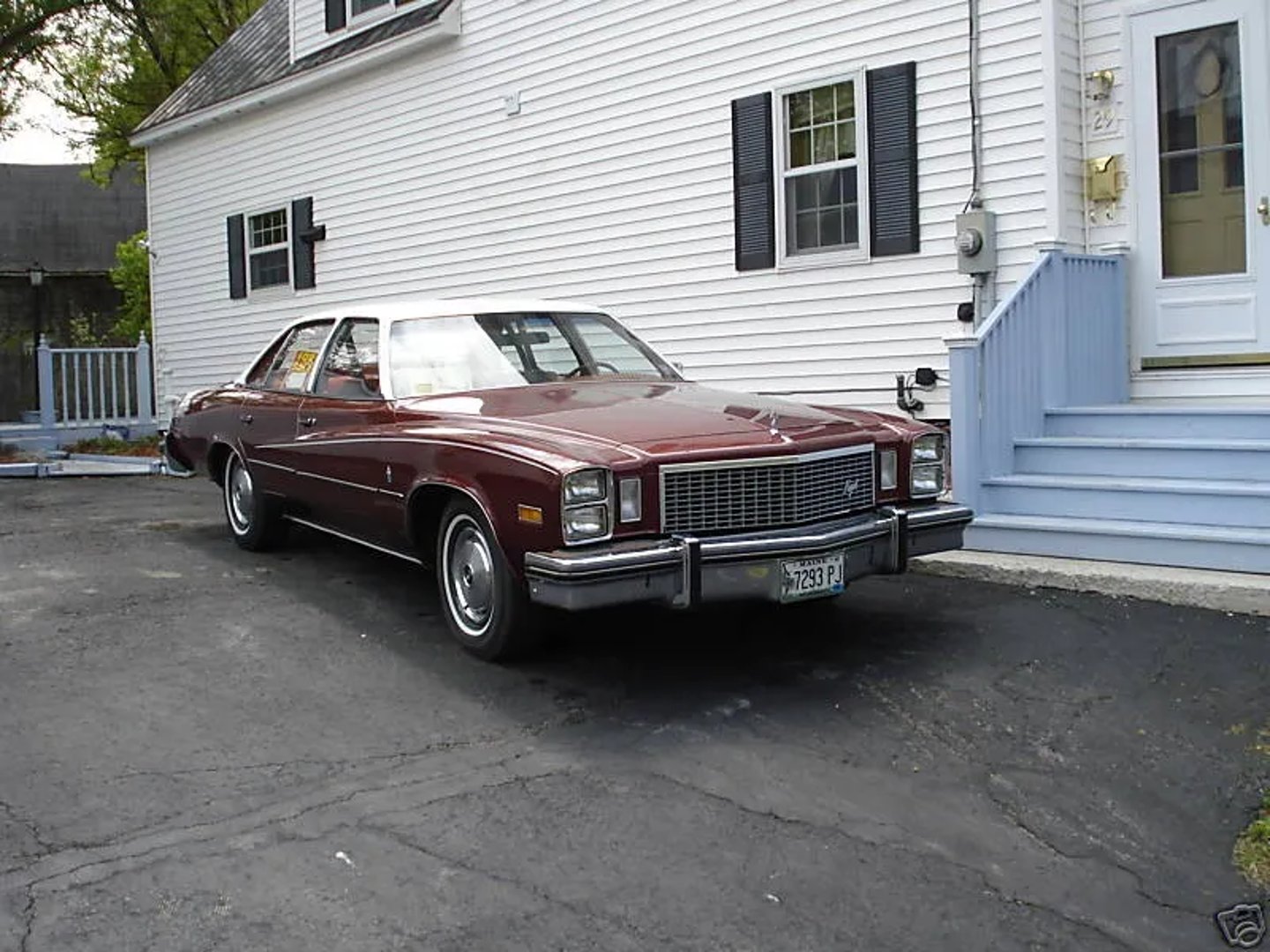 Buick_Regal_1_generation__Sedan__2.jpg
