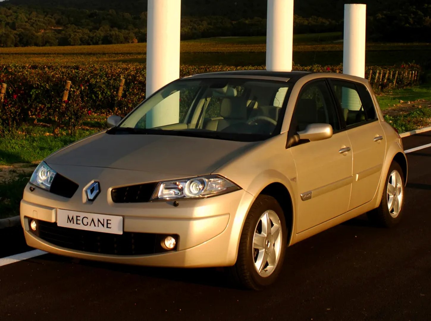 Renault_Megane_2_generation_restyling__Hatchback_5-door__7.jpg