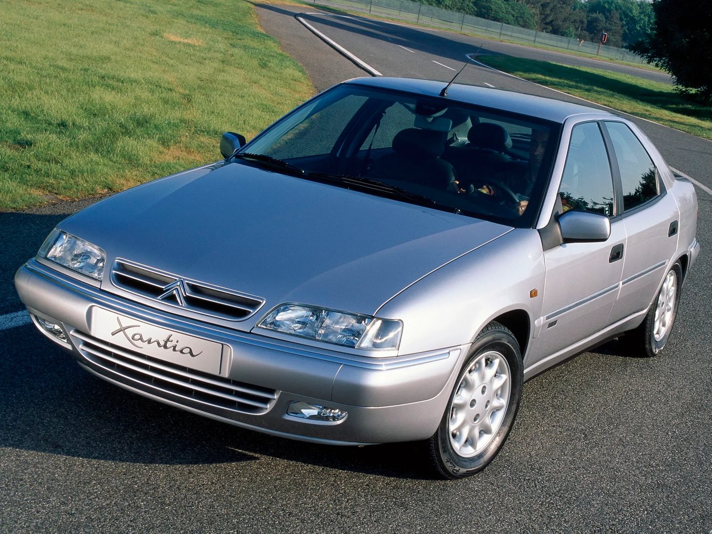 Citroen_Xantia_1_generation_restyling__Liftback__3.jpg