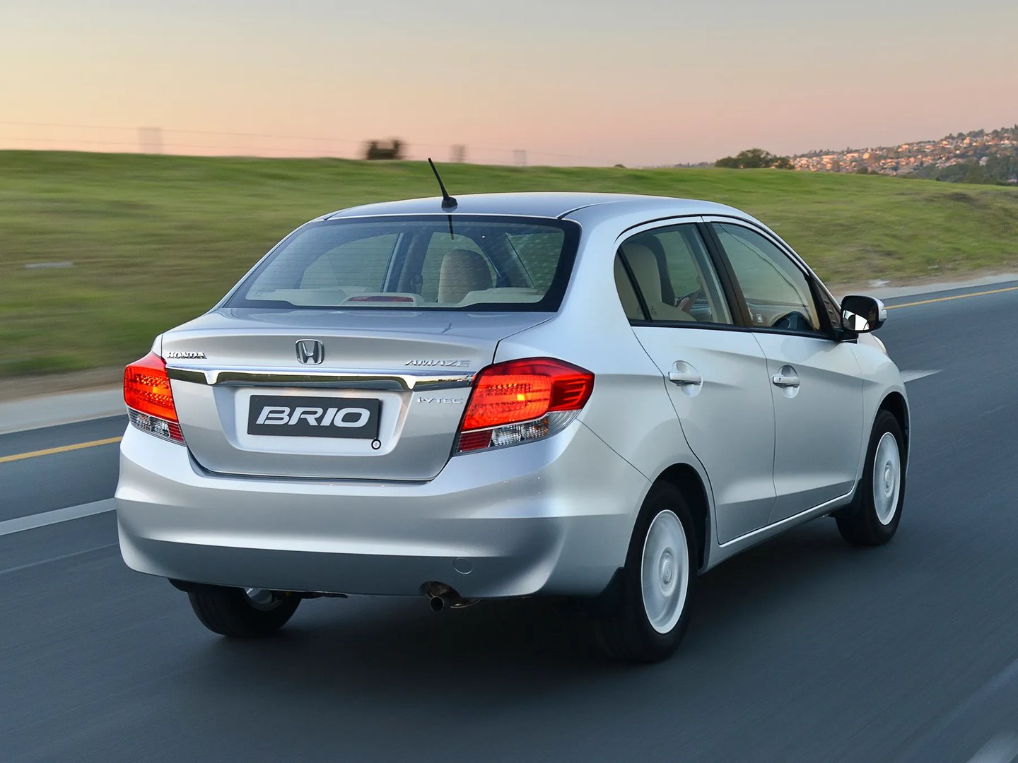 Honda_Brio_1_generation__Sedan__3.jpg