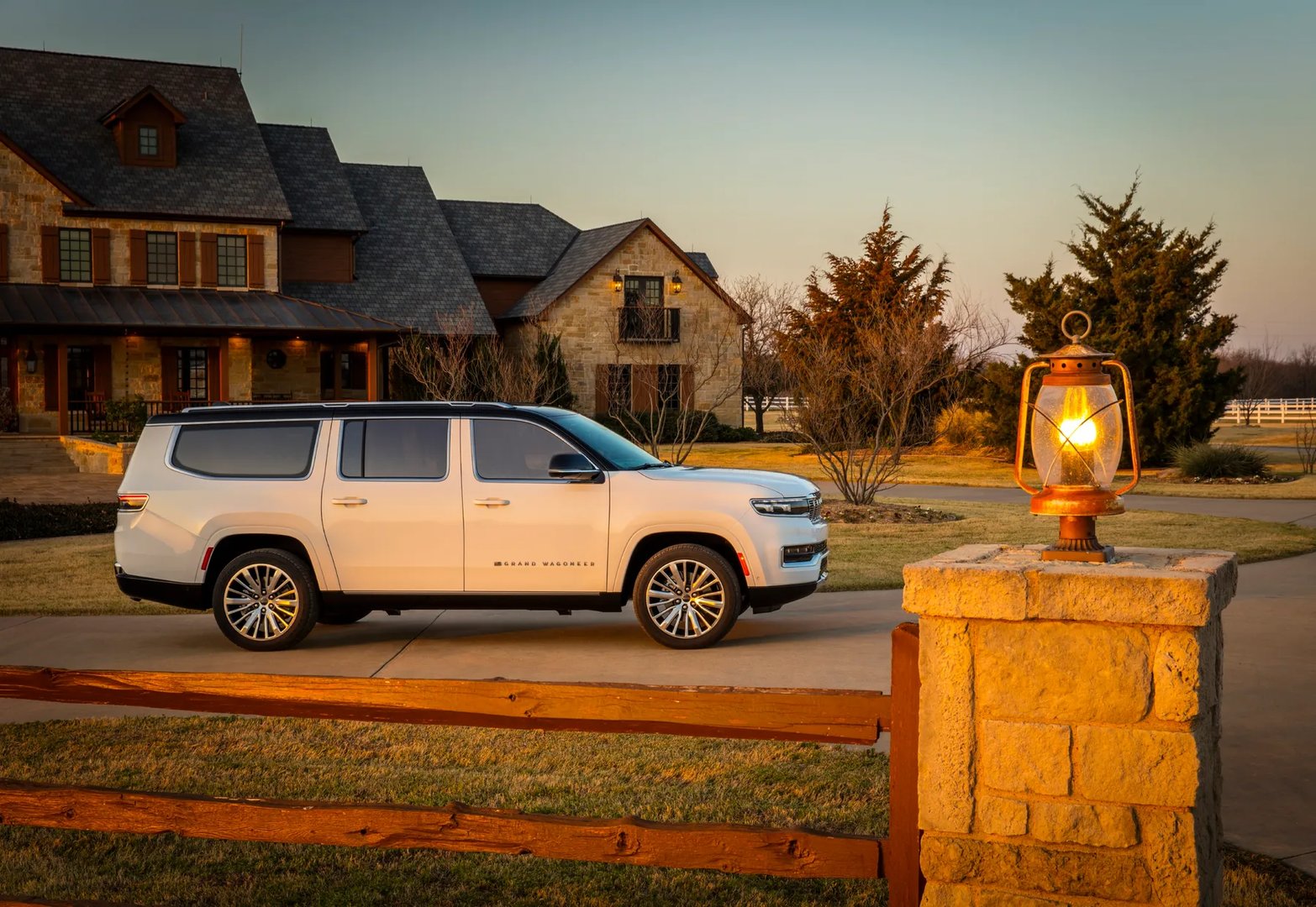 Jeep_Grand_Wagoneer_4_generation__SUV_Long__12.jpg