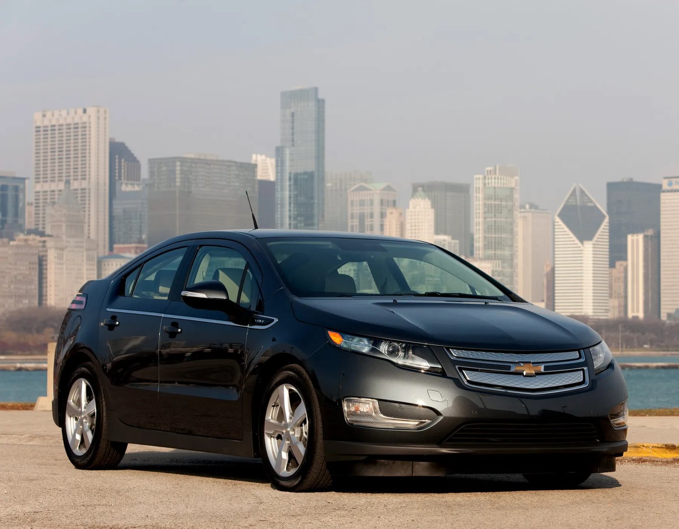 Chevrolet_Volt_1_generation__Hatchback_5-door__4.jpg