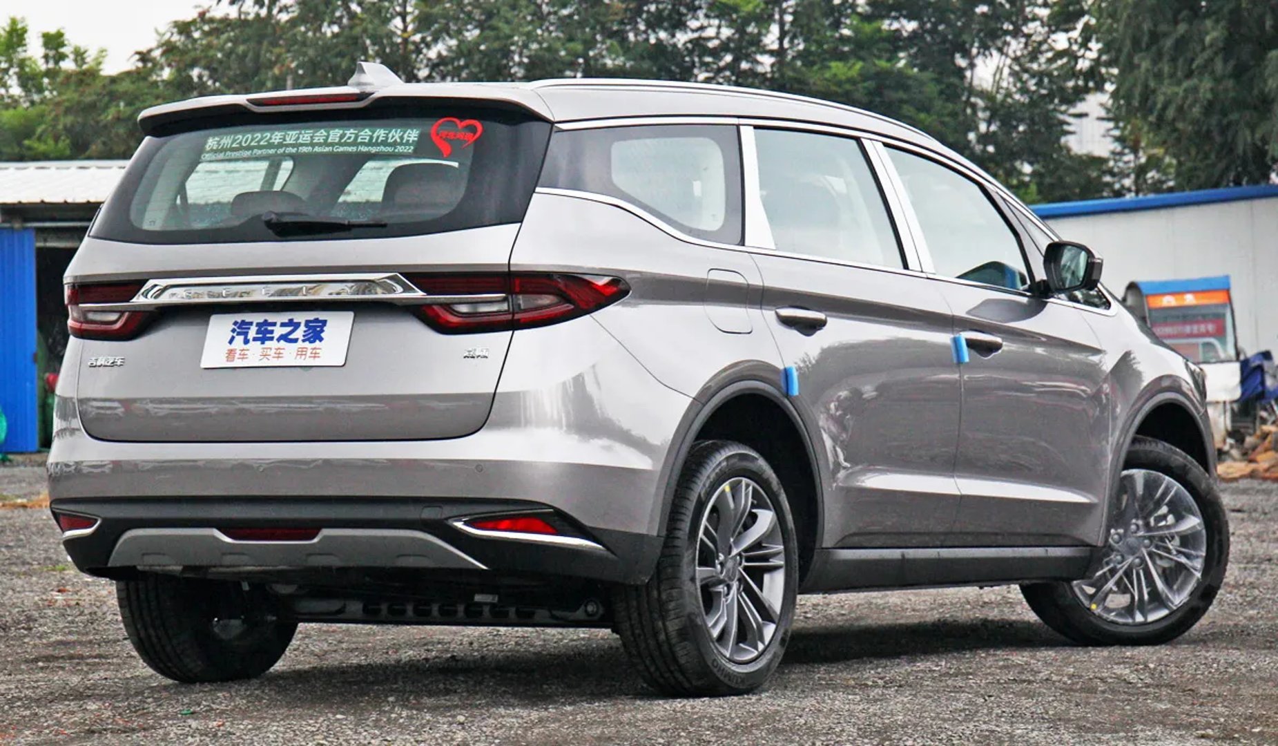 Geely_Jiaji_1_generation_restyling__Minivan__4.jpg