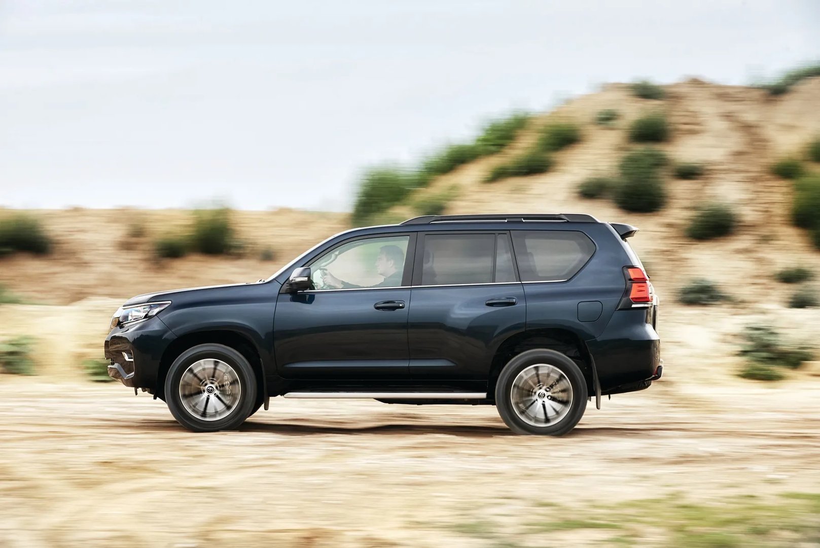 Toyota_Land_Cruiser_4_generation_restyling_2__SUV_5-doors__8.jpg
