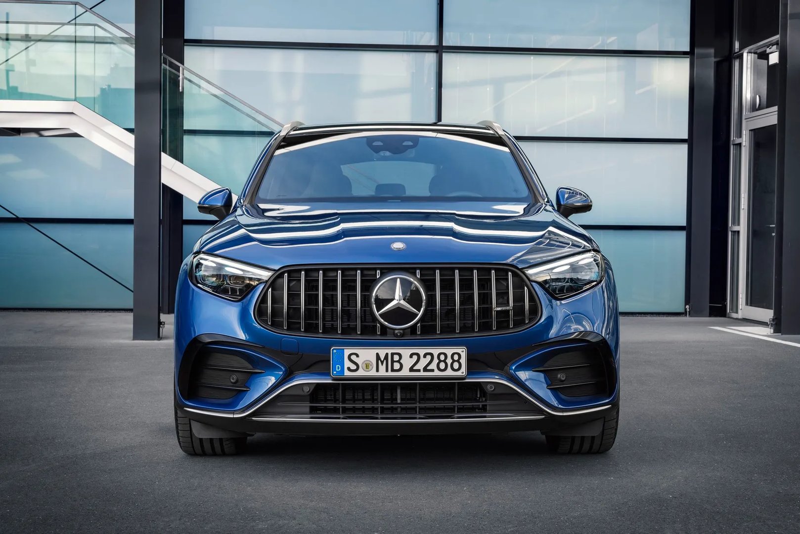 Mercedes_GLC_AMG_2_generation__SUV_5-doors__3.jpg