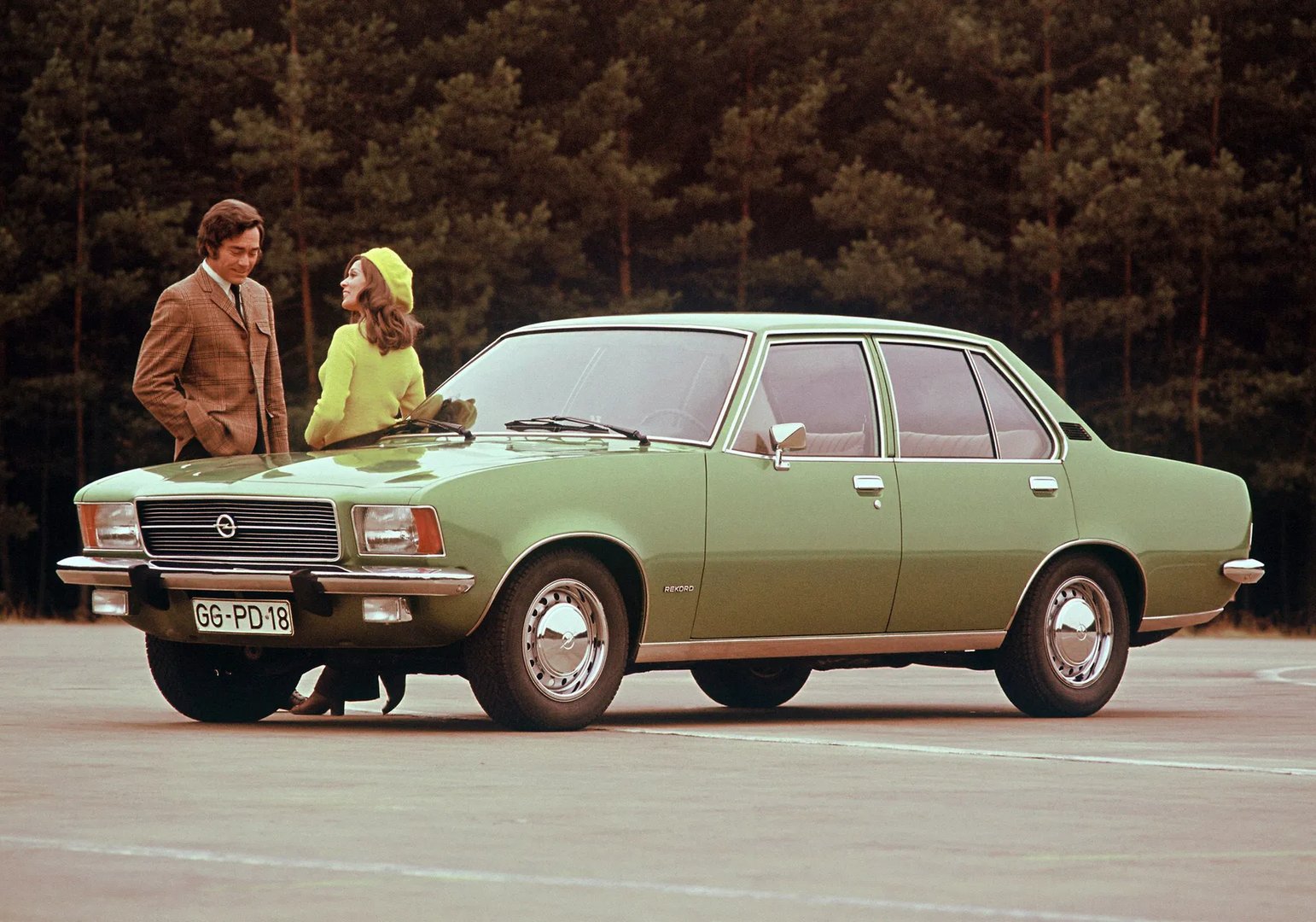 Opel_Rekord_4_generation__Sedan__5.jpg