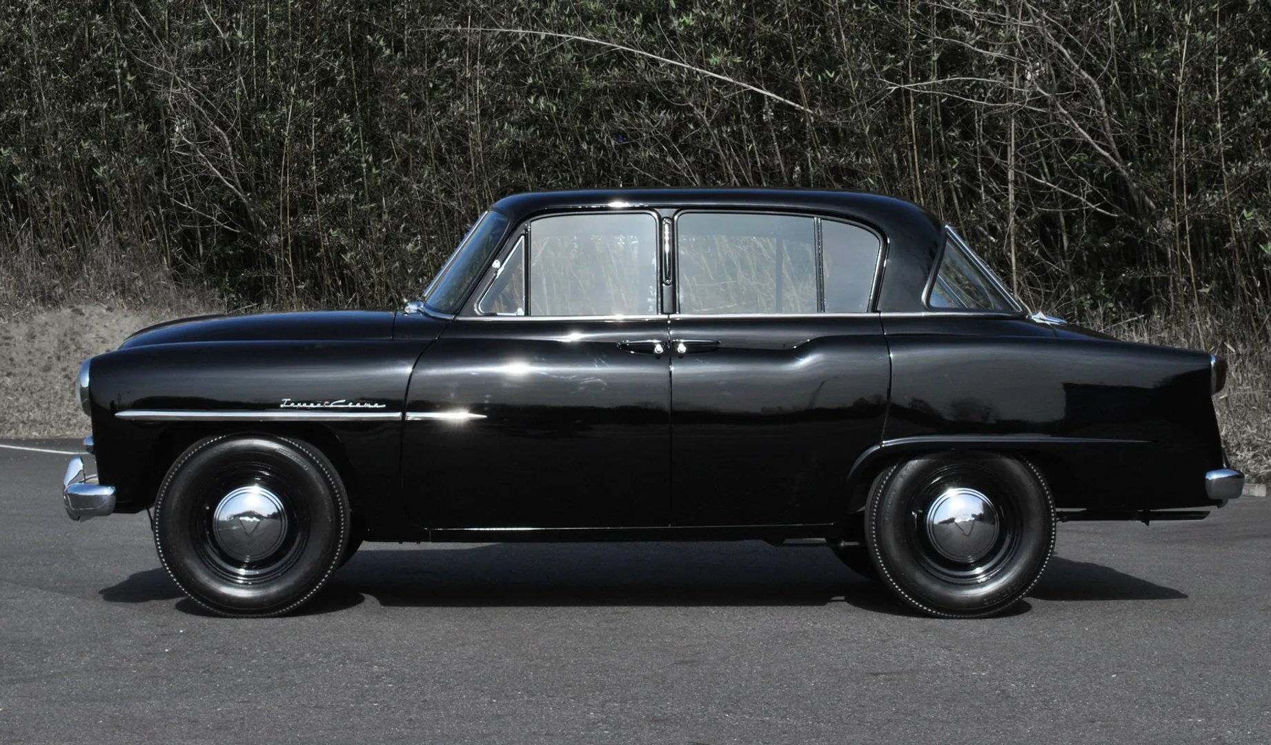 Toyota_Crown_1_generation__Sedan__4.jpg