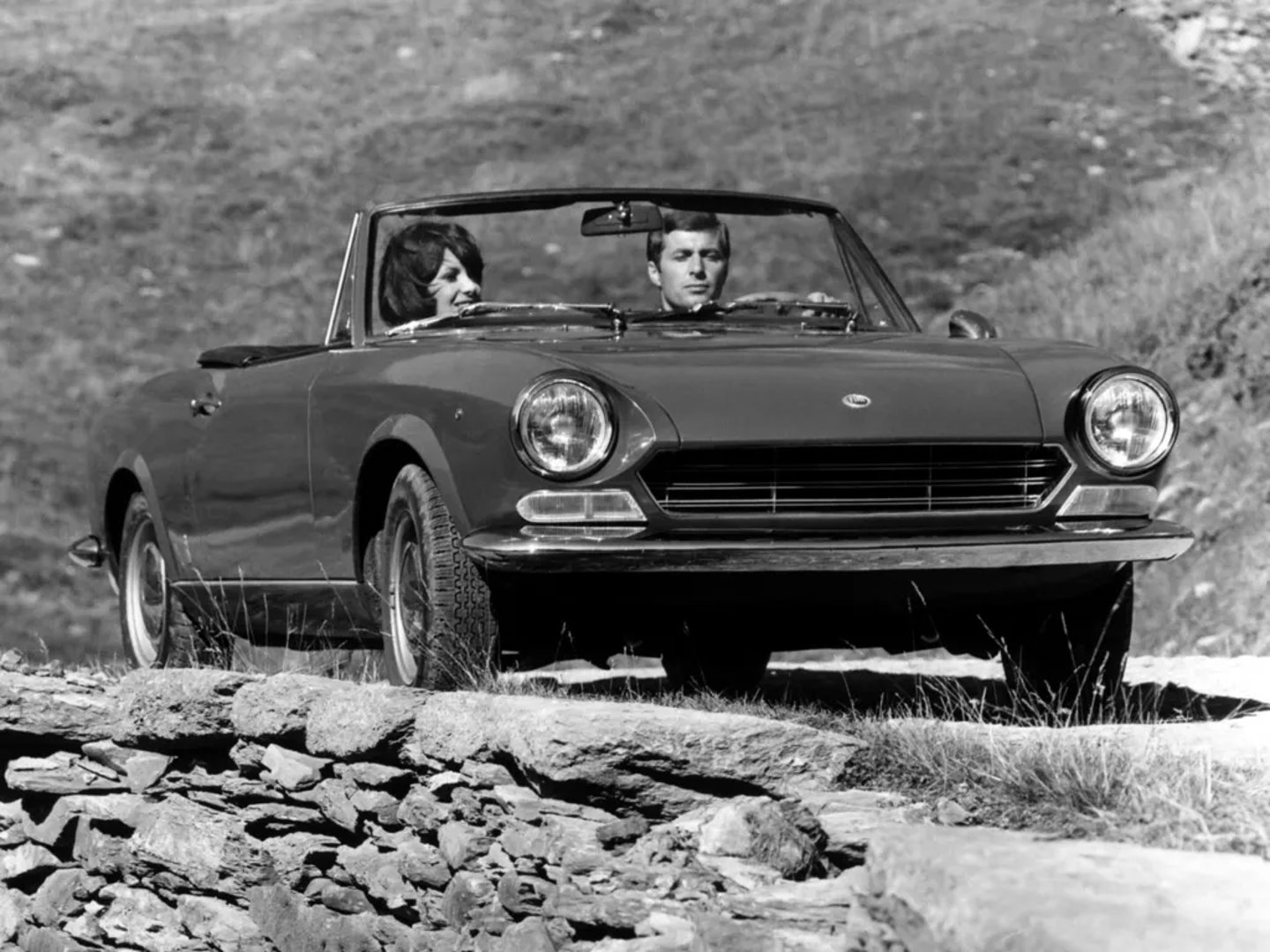 Fiat_124_Sport_Spider_1_generation__Cabrio__4.jpg