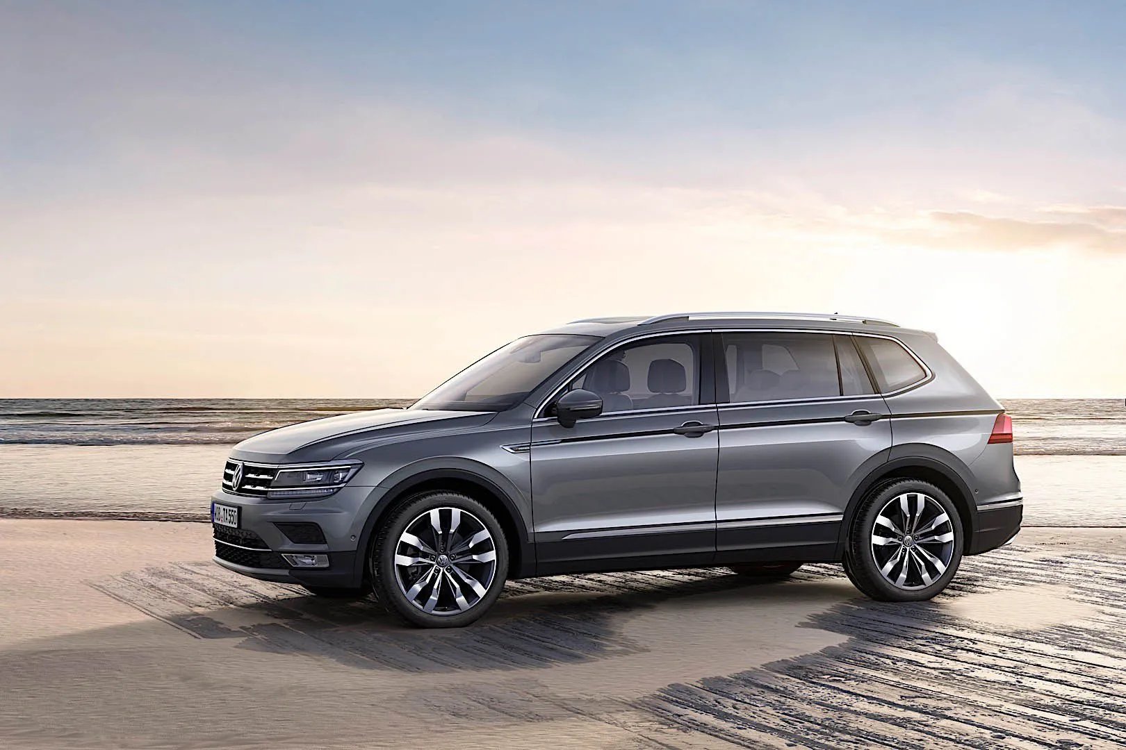 Volkswagen_Tiguan_2_generation__SUV_5-doors__4.jpg