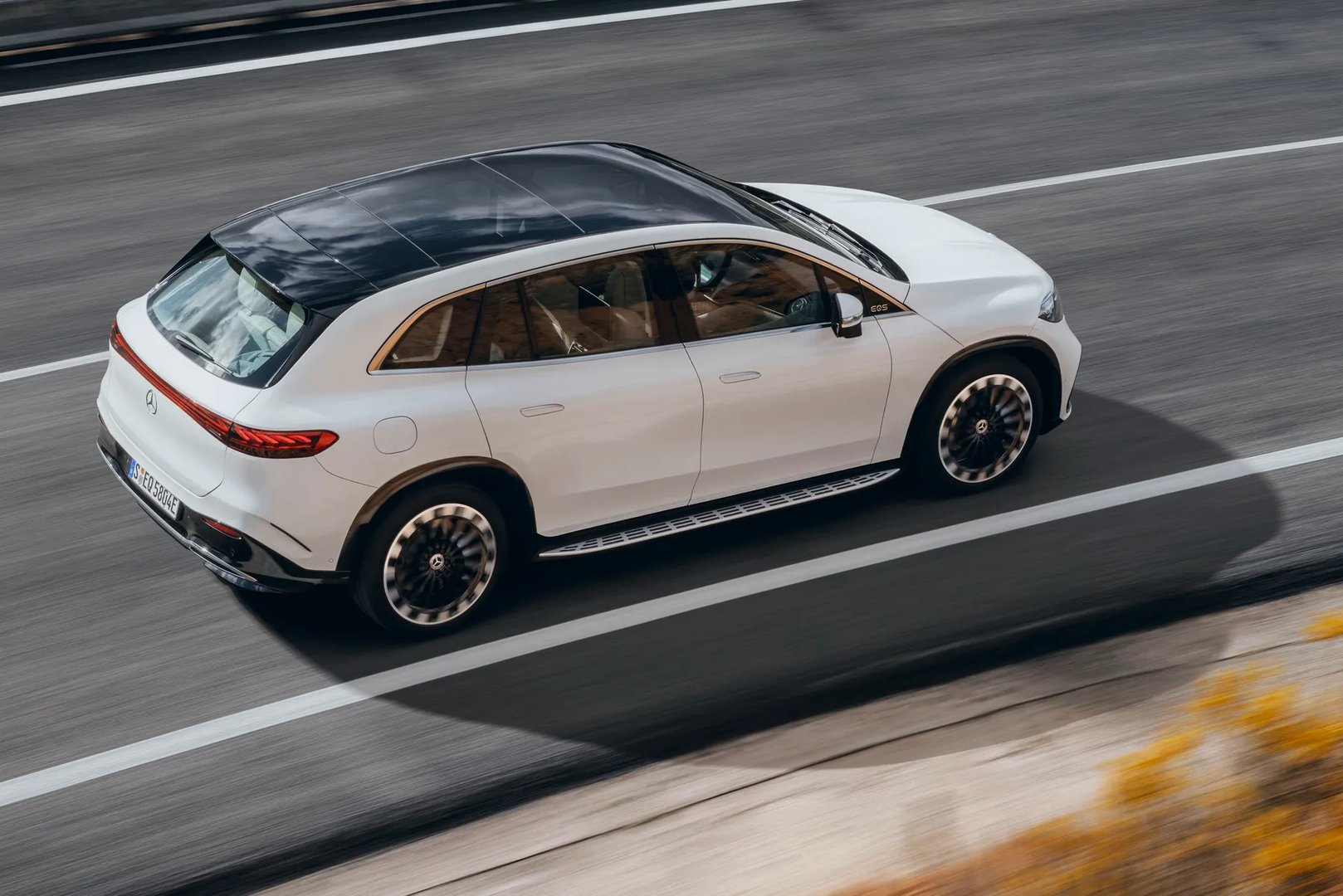 Mercedes_EQS_SUV_1_generation__SUV_5-doors__6.jpg