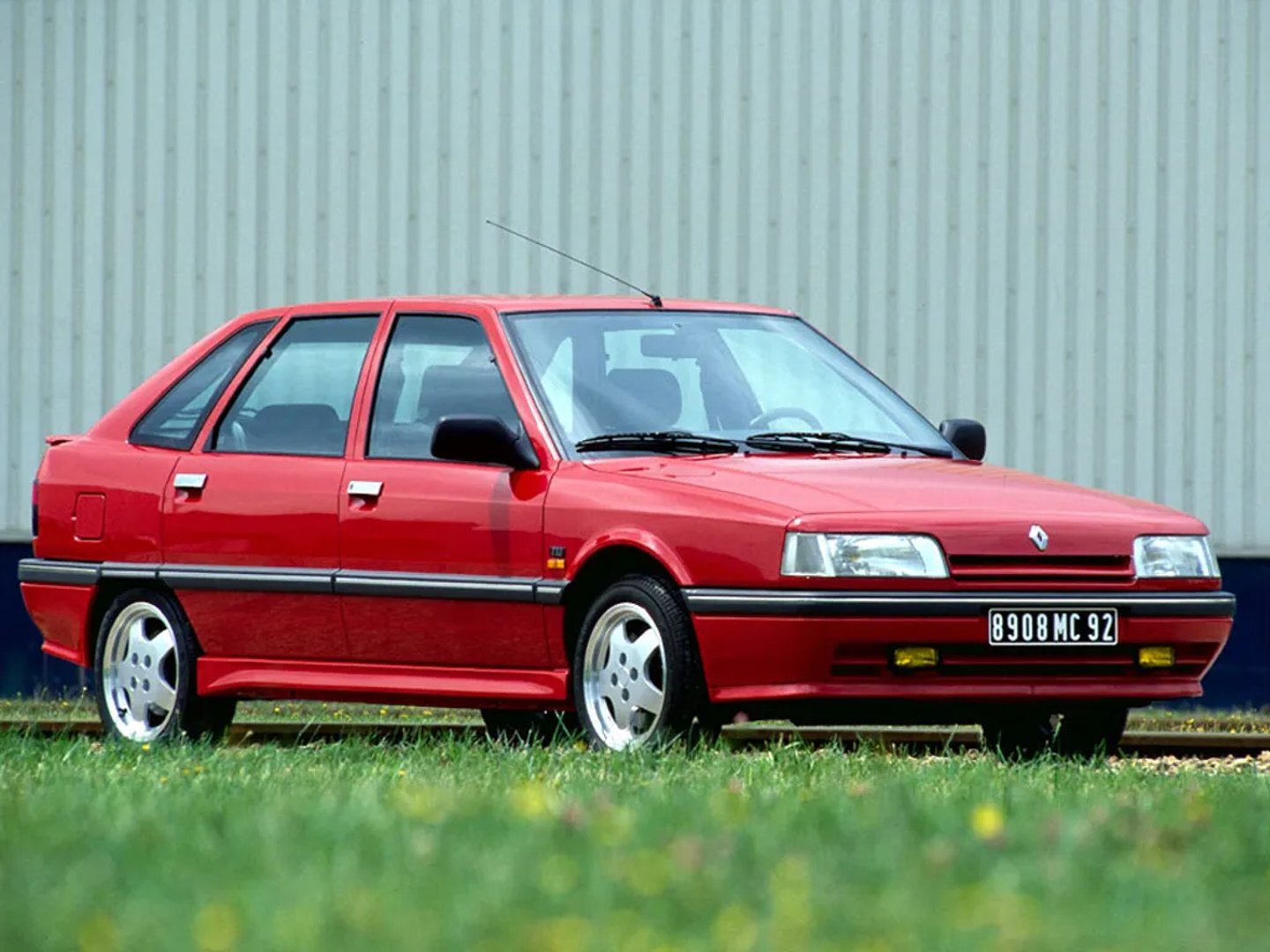 Renault_21_1_generation__Hatchback_5-door__2.jpg