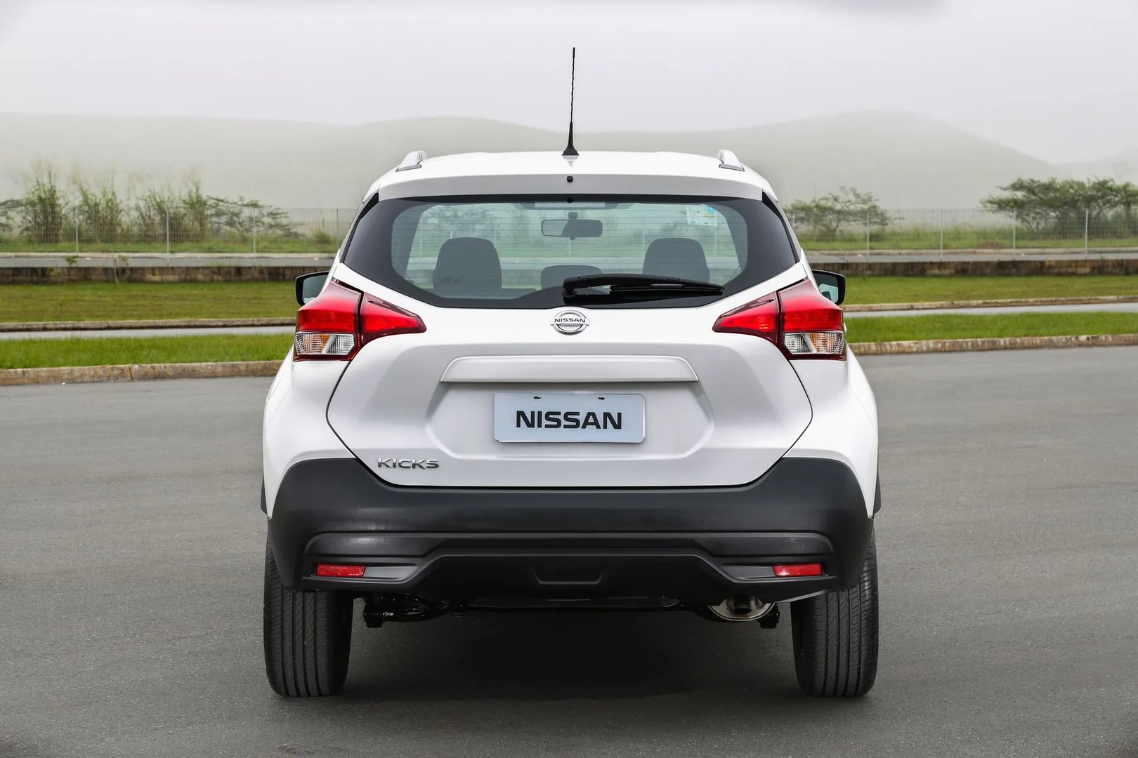Nissan_Kicks_1_generation__SUV_5-doors__4.jpg