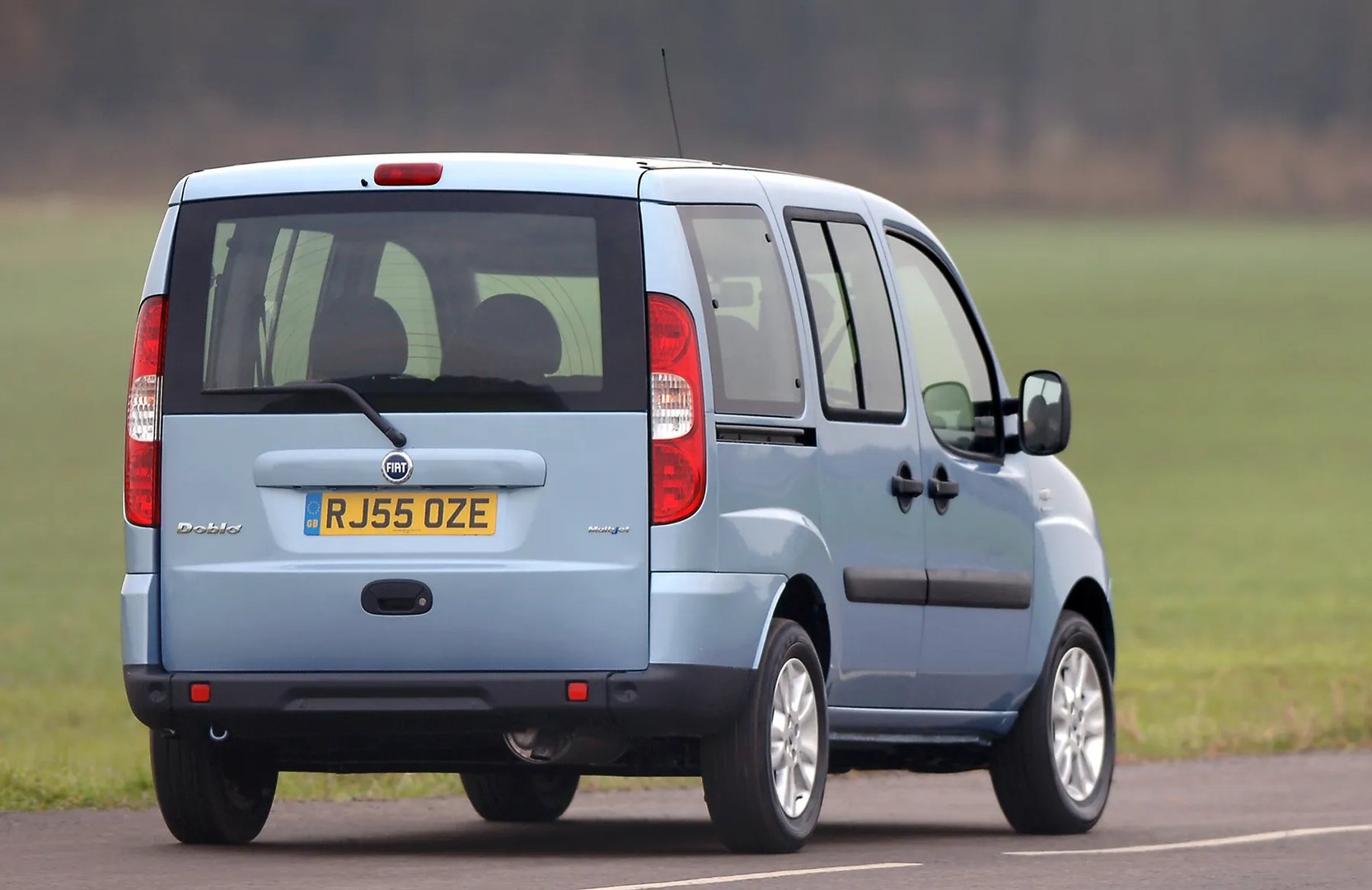 Fiat_Doblo_1_generation_restyling__Compact_Van__4.jpg