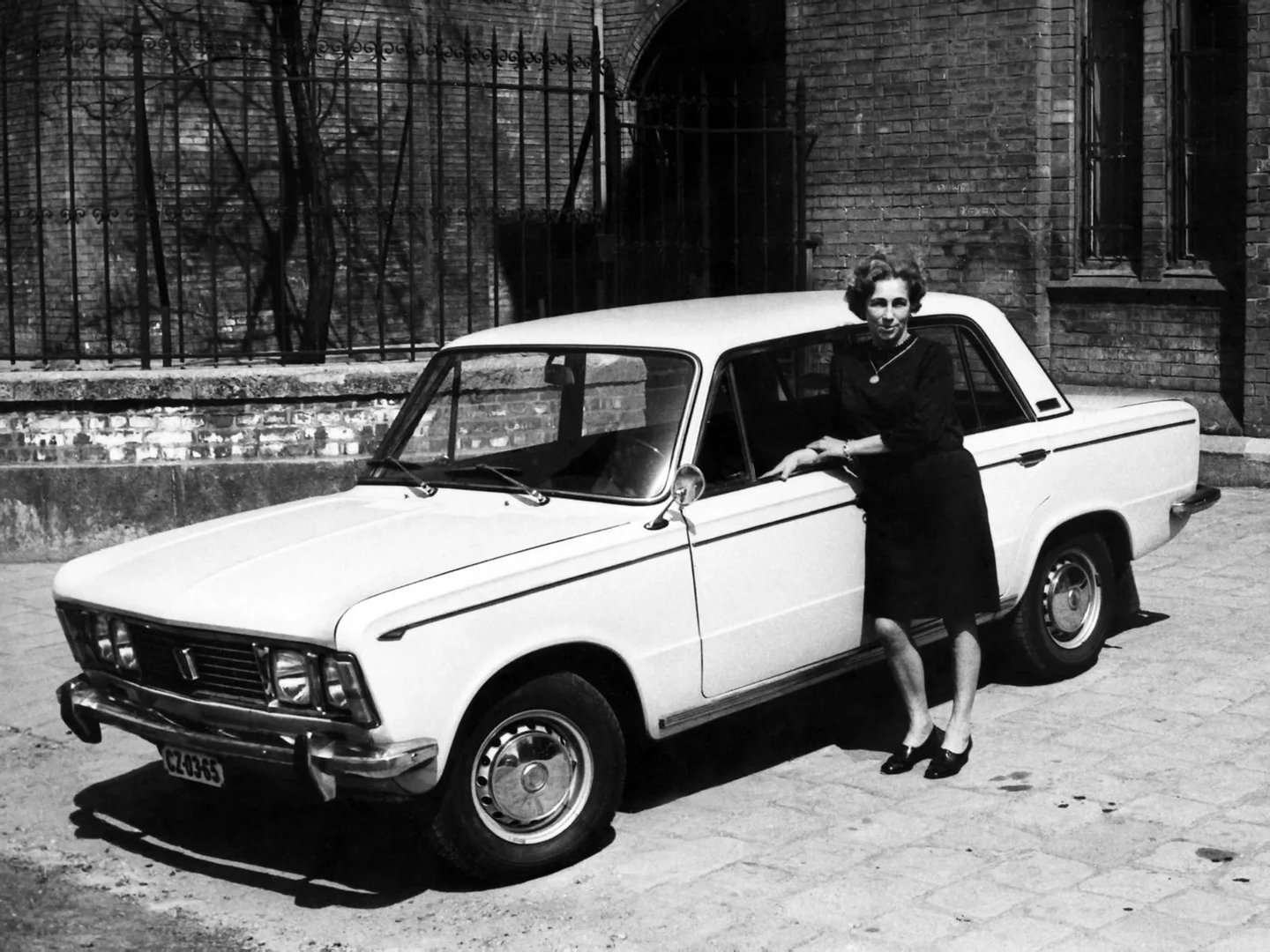 Fiat_125_1_generation__Sedan__6.jpg