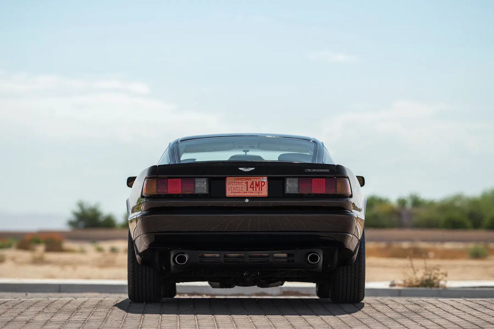 Aston Martin_Virage_1_generation__Coupe__8.jpg