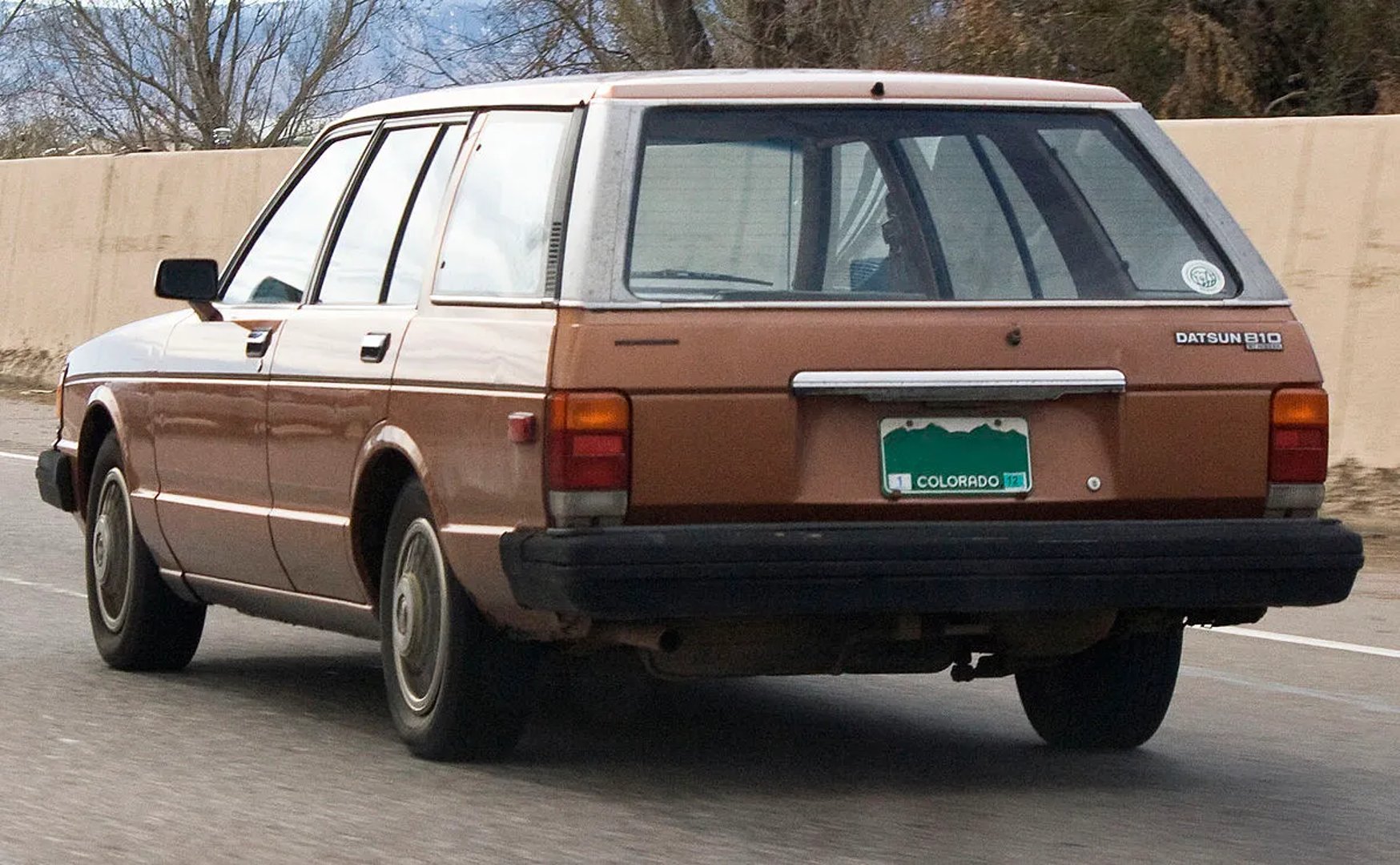 Nissan_Maxima_2_generation__Estate_5-door__4.jpg
