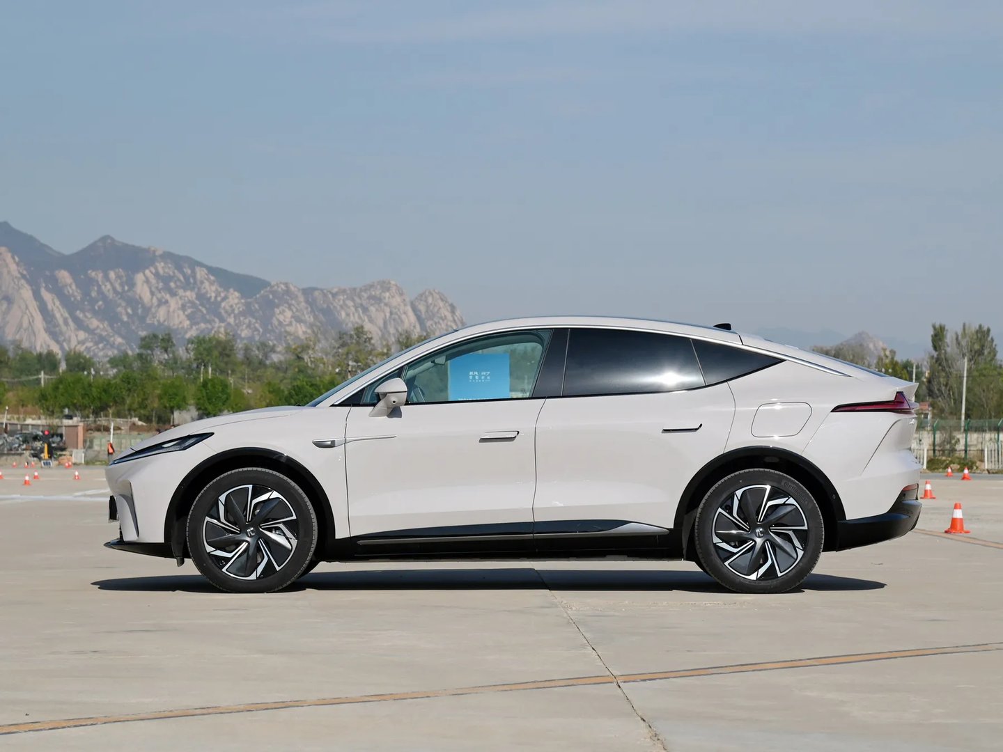 feifan_R7_1_generation__SUV_5-doors__4.jpg