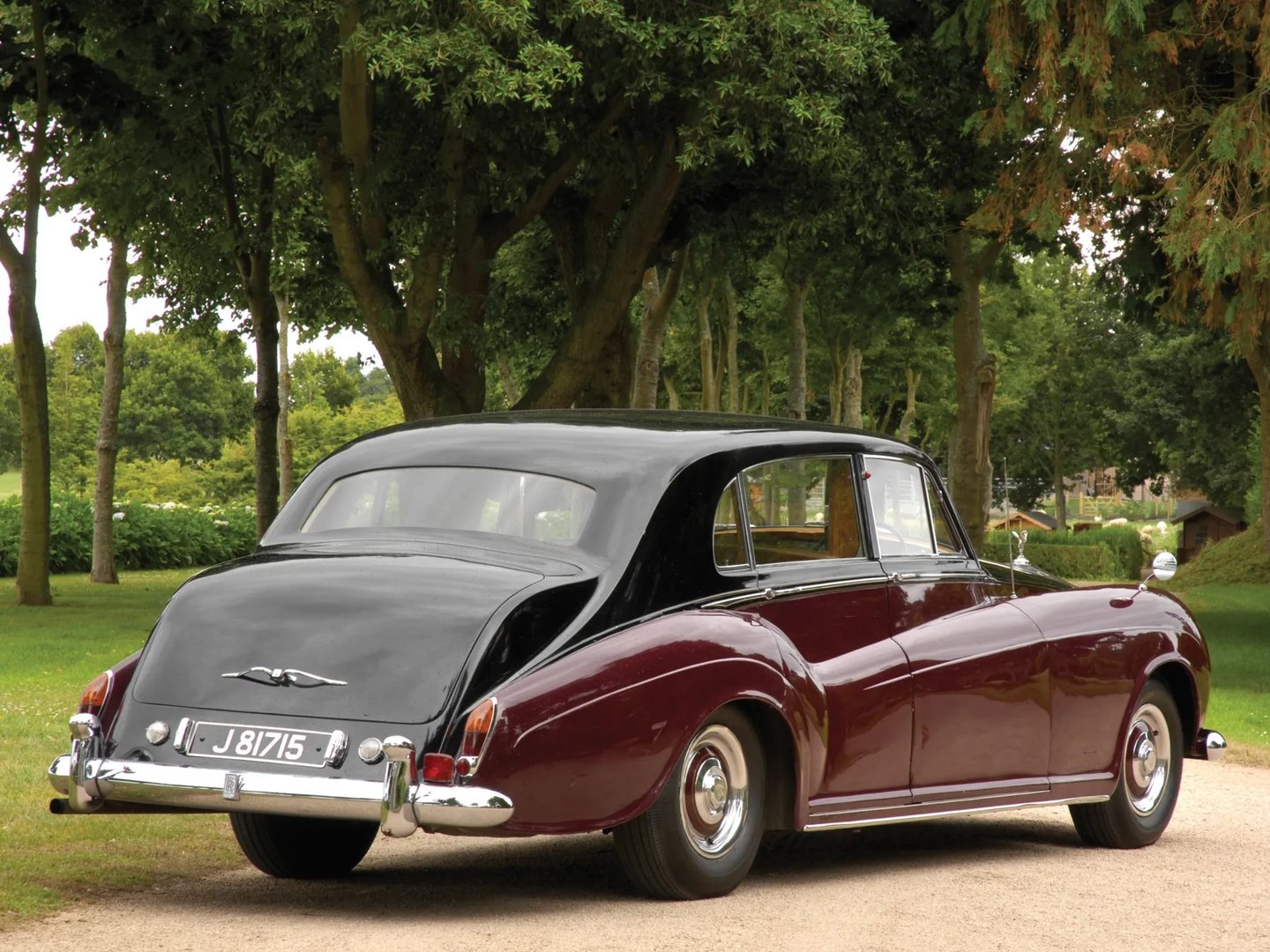 Rolls-Royce_Silver_Cloud_3_generation__Sedan__1.jpg