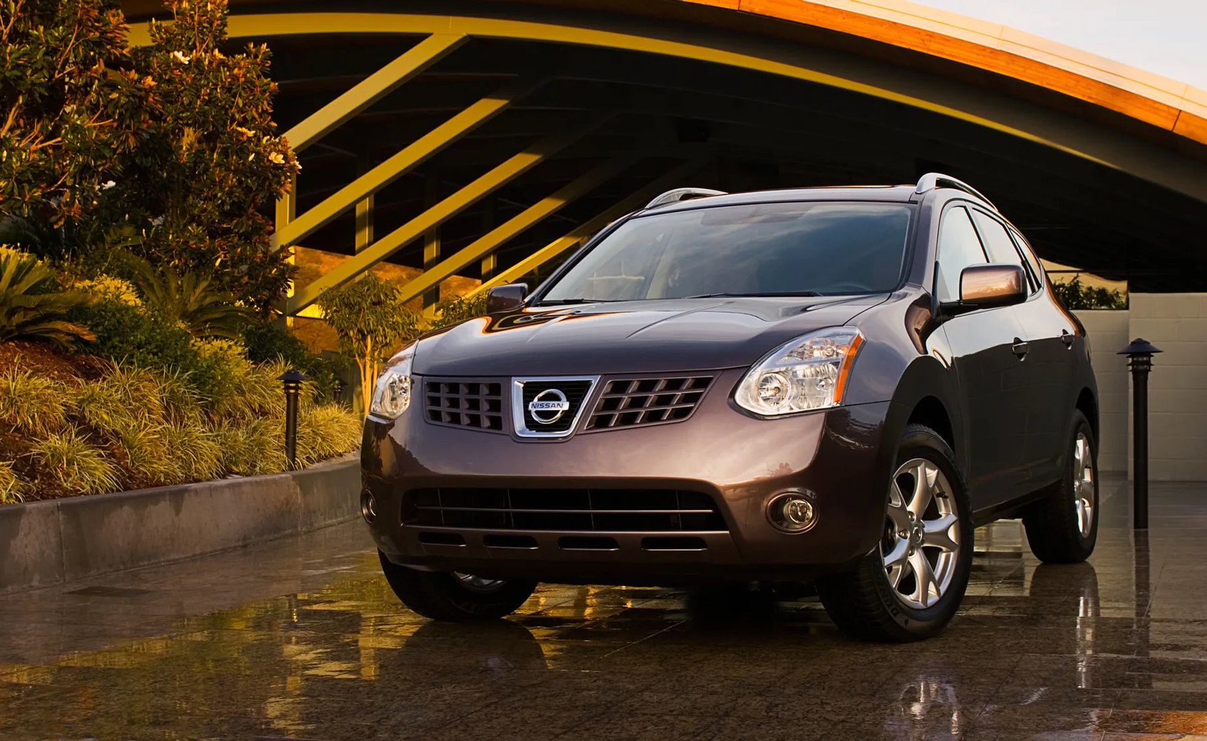 Nissan_Rogue_1_generation__SUV_5-doors__4.jpg