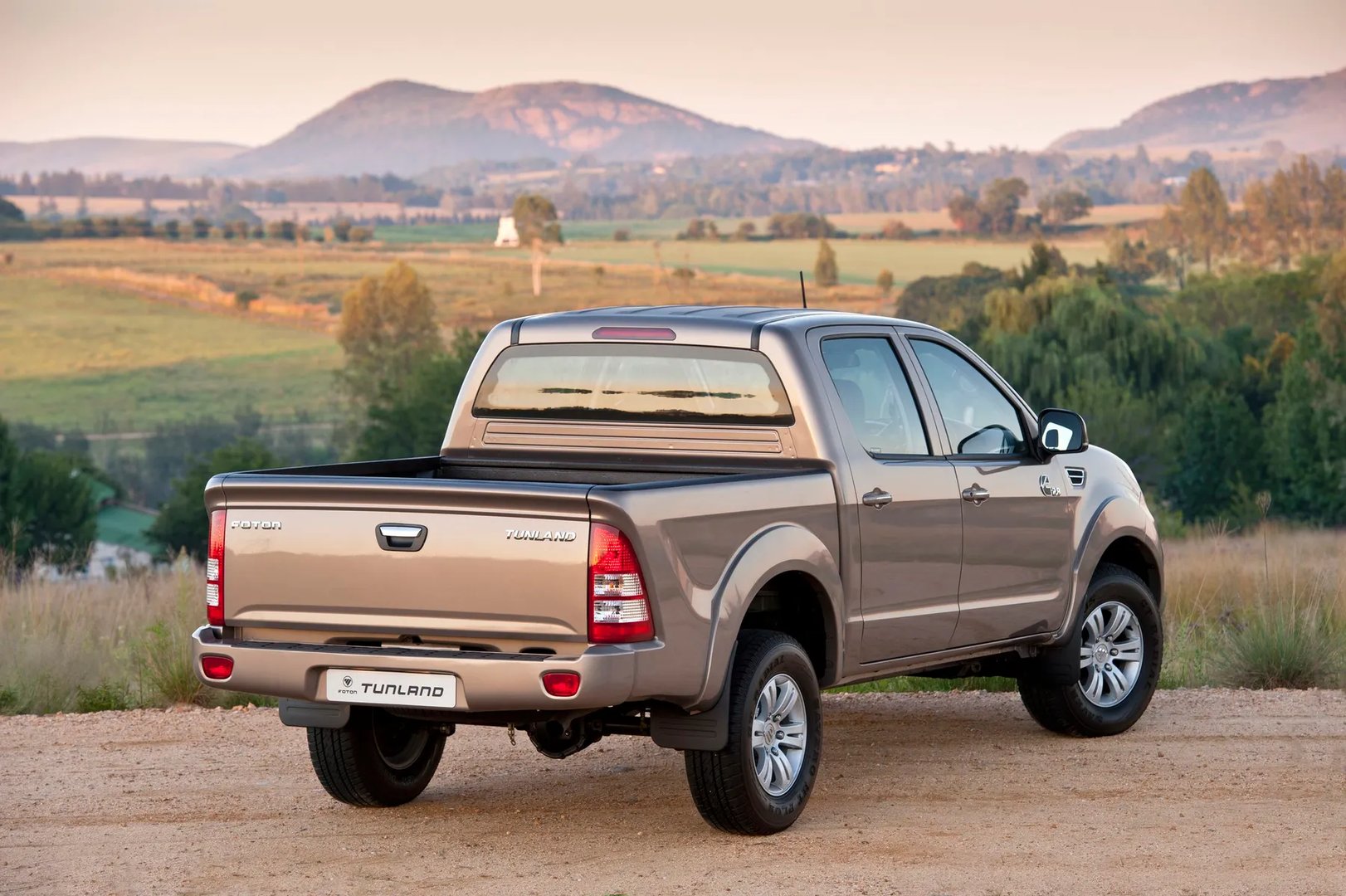 Foton_Tunland_1_generation__Pickup_double-cab__5.jpg