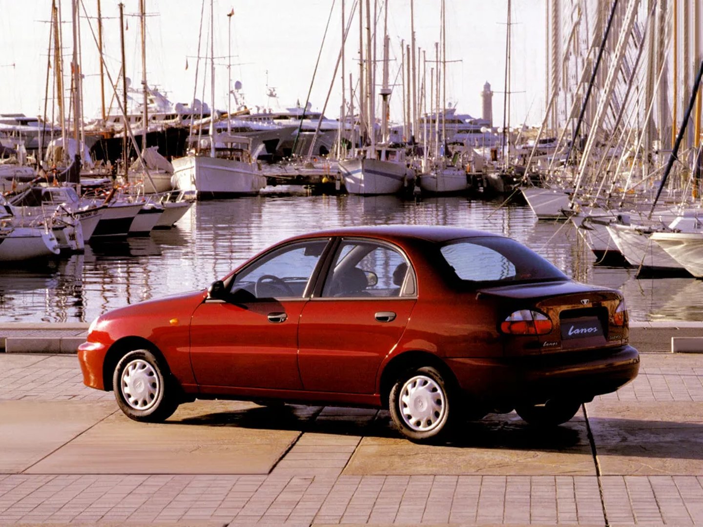 Daewoo_Lanos_1_generation__Sedan__3.jpg