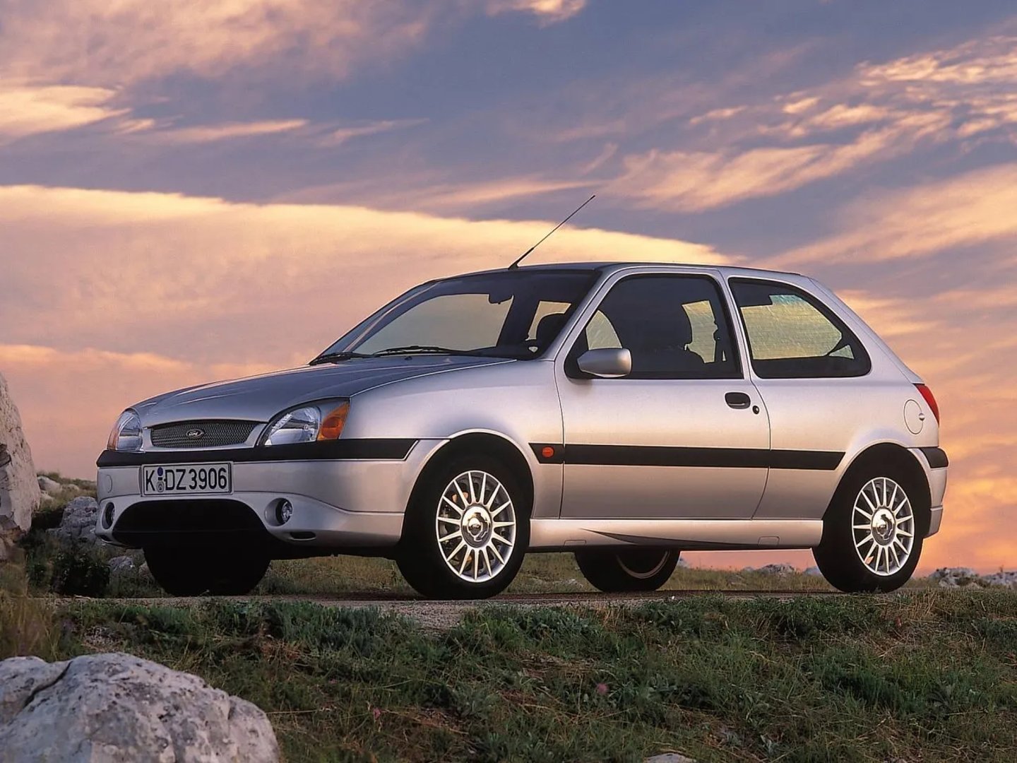 Ford_Fiesta_4_generation_restyling__Mini_3-doors__1.jpg