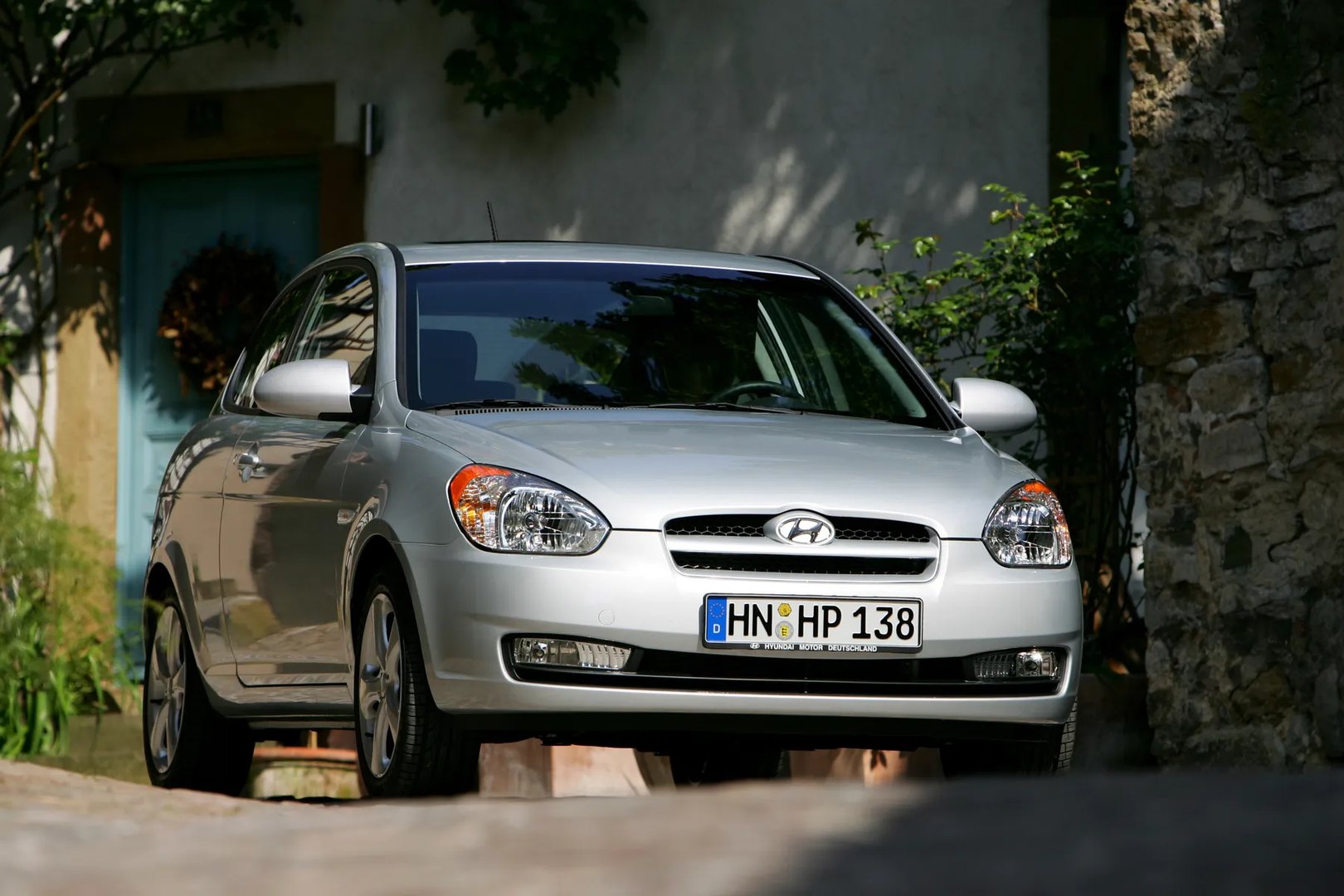 Hyundai_Accent_3_generation__Hatchback_3-door__9.jpg