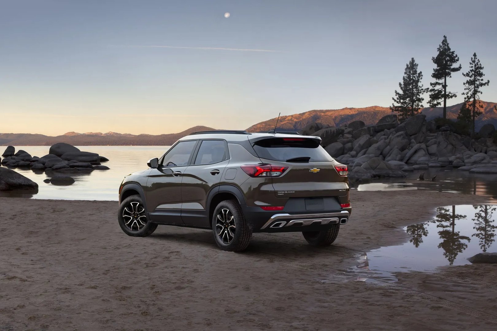Chevrolet_TrailBlazer_3_generation__SUV_5-doors__9.jpg