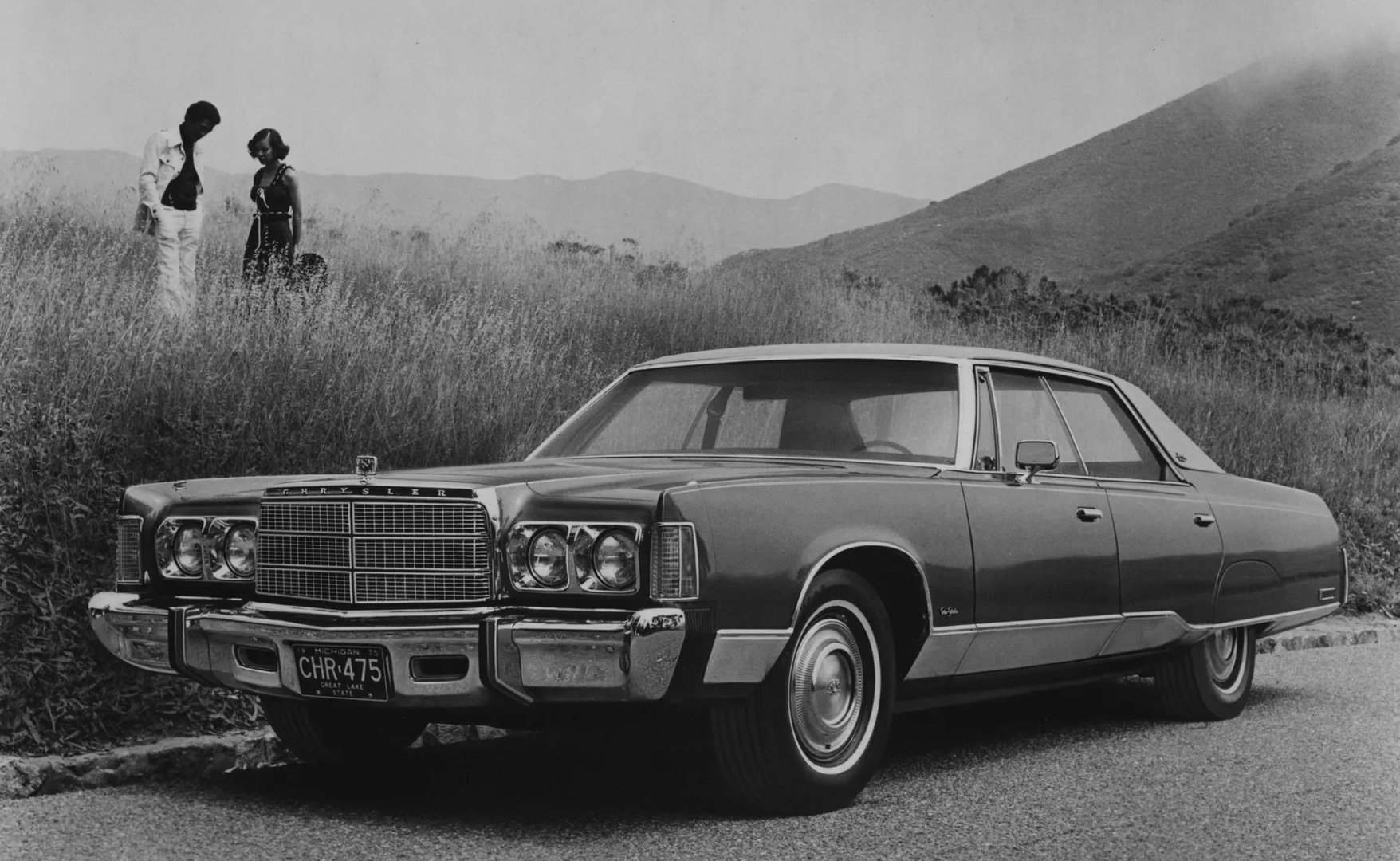 Chrysler_New_Yorker_9_generation__Sedan_Hardtop__1.jpg