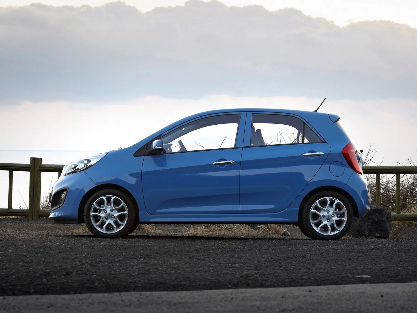 Kia_Picanto_2_generation__Mini_5-doors__4.jpg