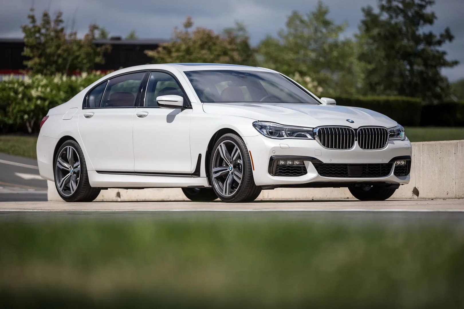 BMW_7_series_6_generation__Sedan__6.jpg