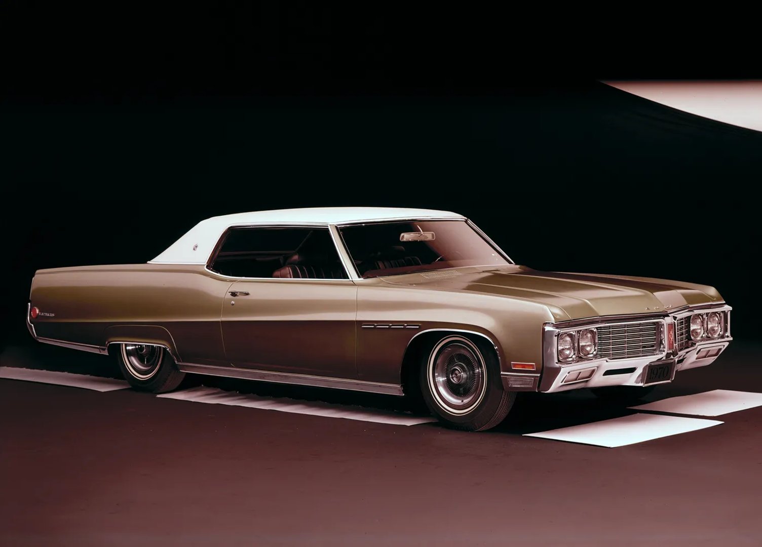 Buick_Electra_3_generation__Coupe_Hardtop__10.jpg