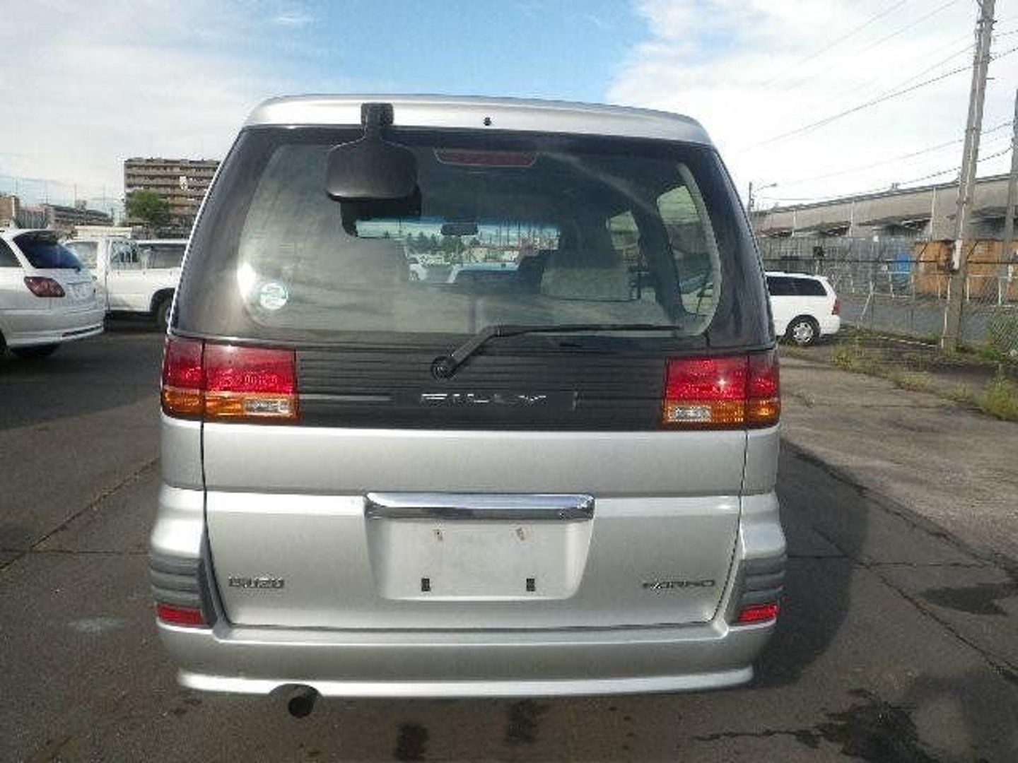 isuzu_Fargo_Filly_1_generation__Minivan__5.jpg