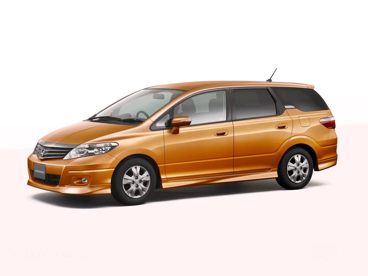 Honda_Airwave_1_generation_restyling__Estate_5-door__2.jpg