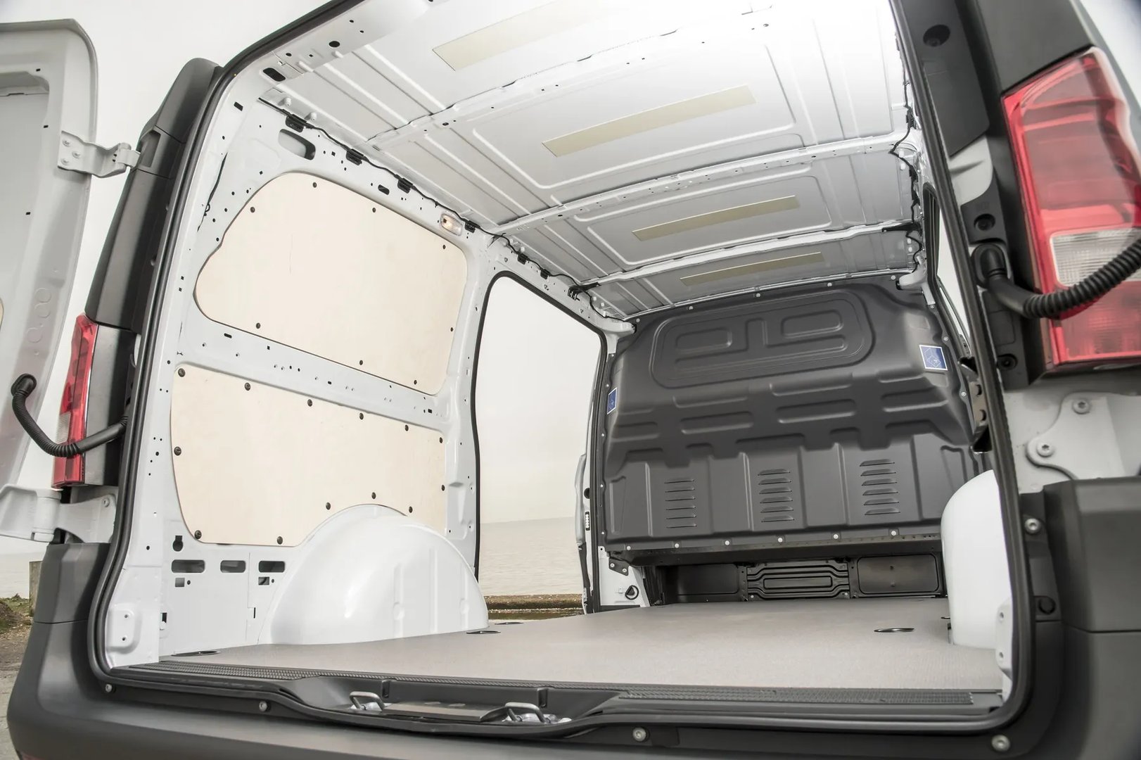 Mercedes_Vito_3_generation__Van__13.jpg