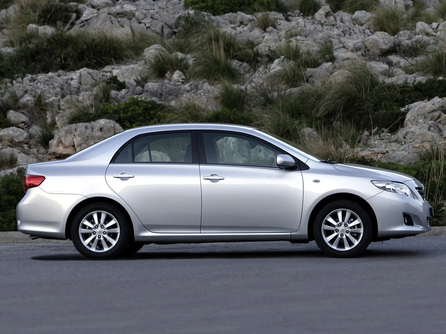 Toyota_Corolla_10_generation__Sedan__10.jpg