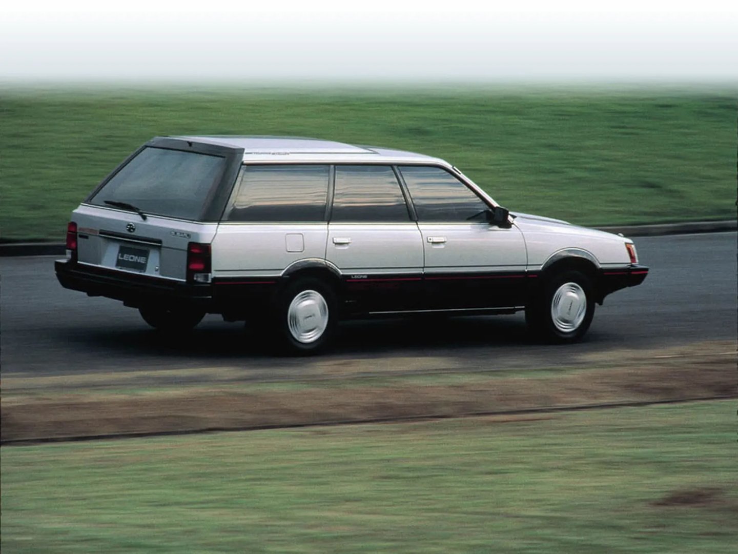 Subaru_Leone_3_generation__Estate_5-door__3.jpg