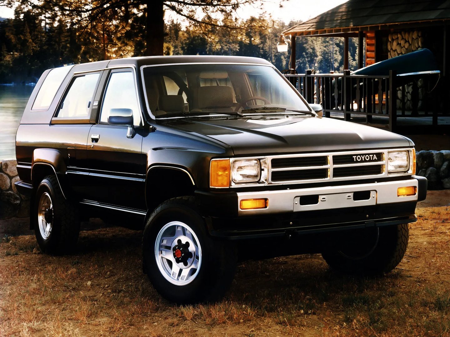 Toyota_4Runner_1_generation__SUV_3-doors__4.jpg
